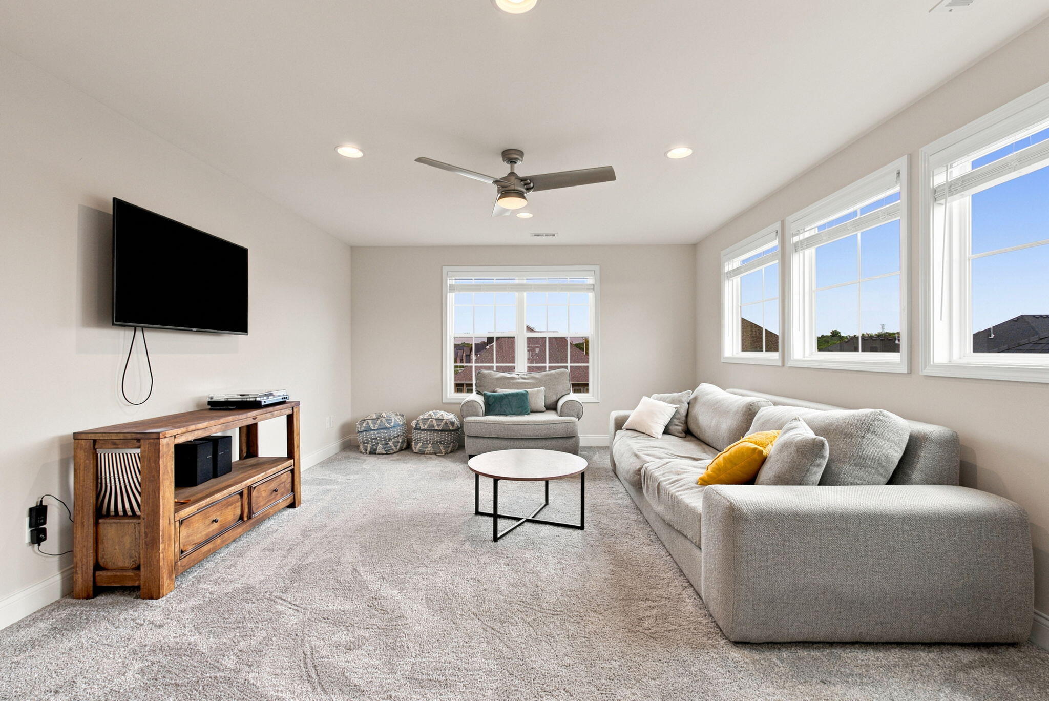 732 Hollyhock Drive Property Photo 4