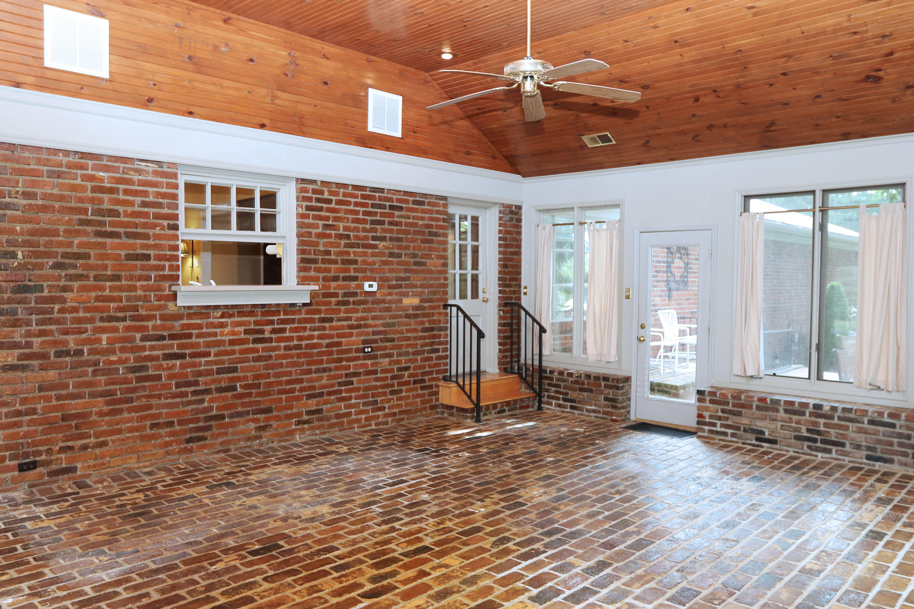 2586 Westmorland Road Property Photo 33