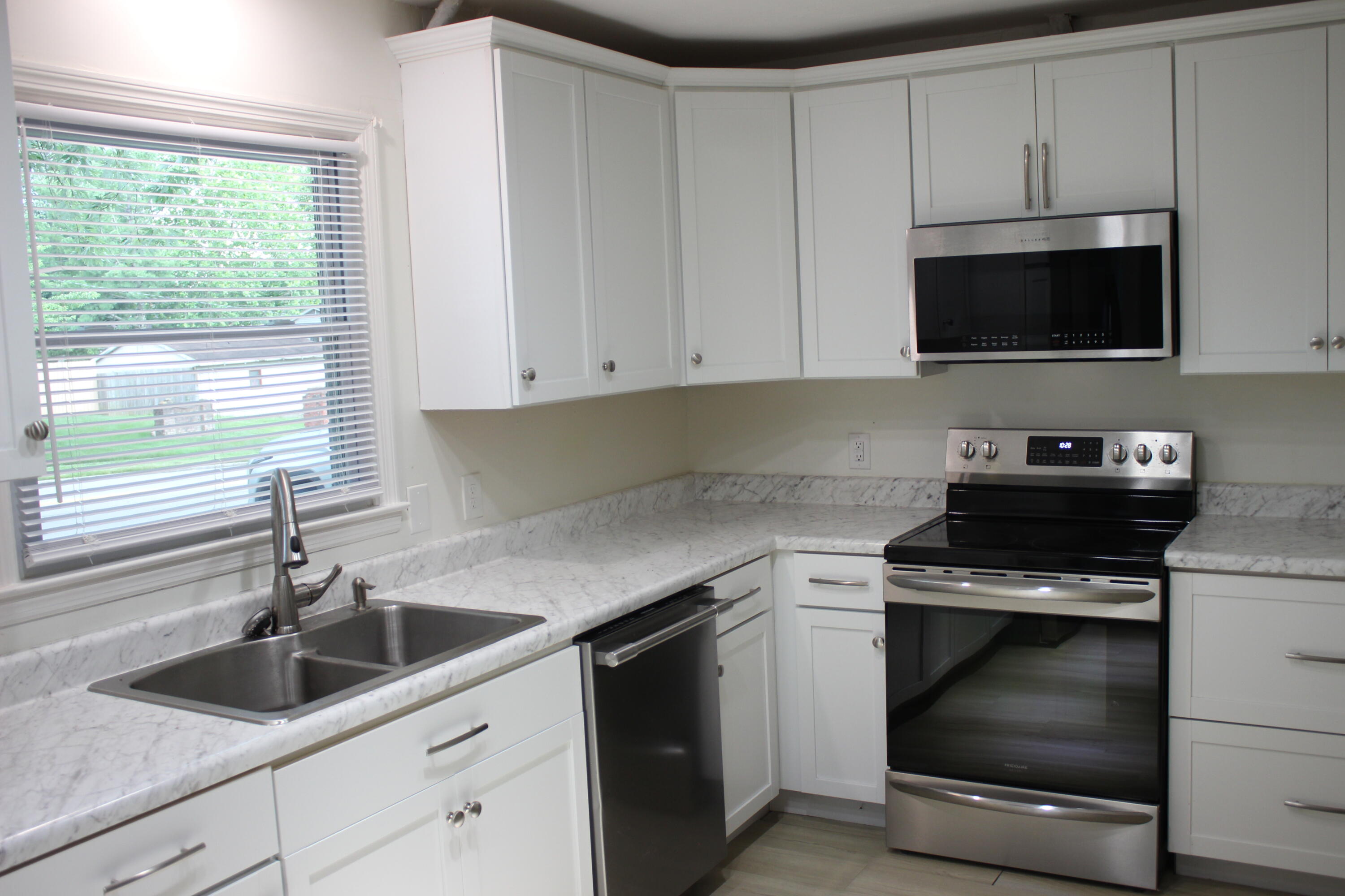 3193 Carriage Lane Property Photo 6