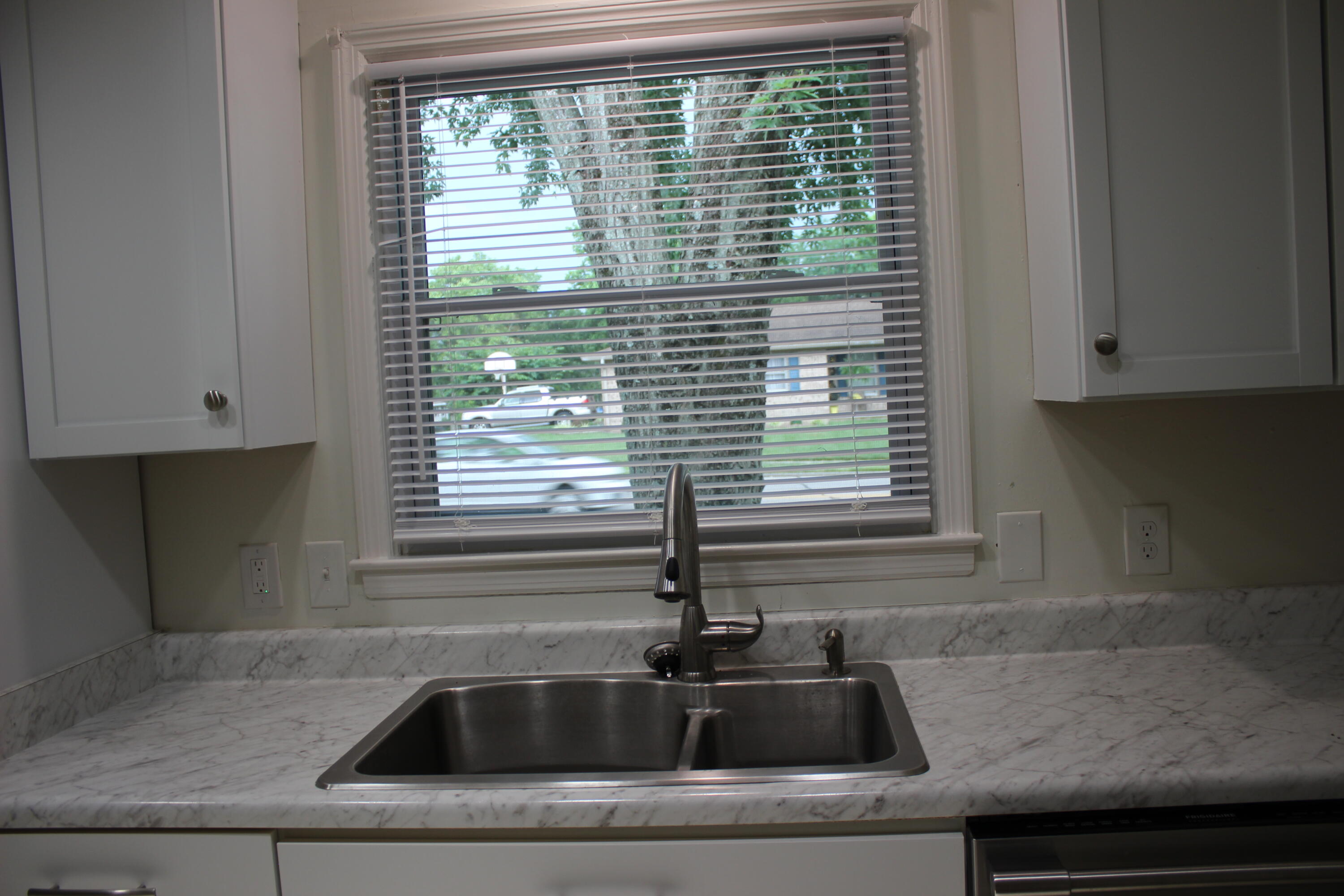 3193 Carriage Lane Property Photo 7