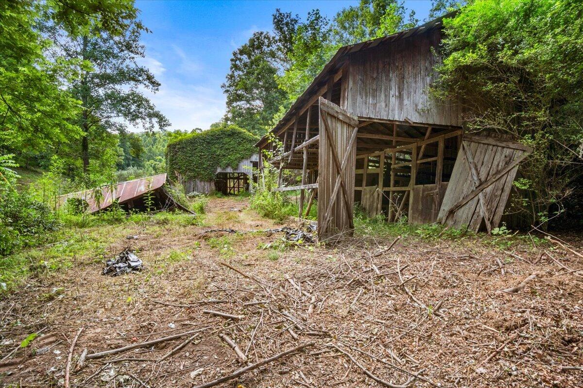 2661 Buncomb Road Property Photo 2