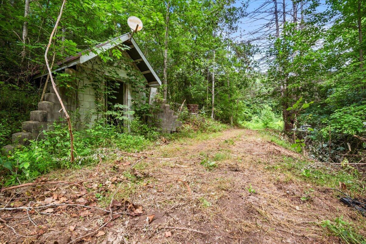2661 Buncomb Road Property Photo 5