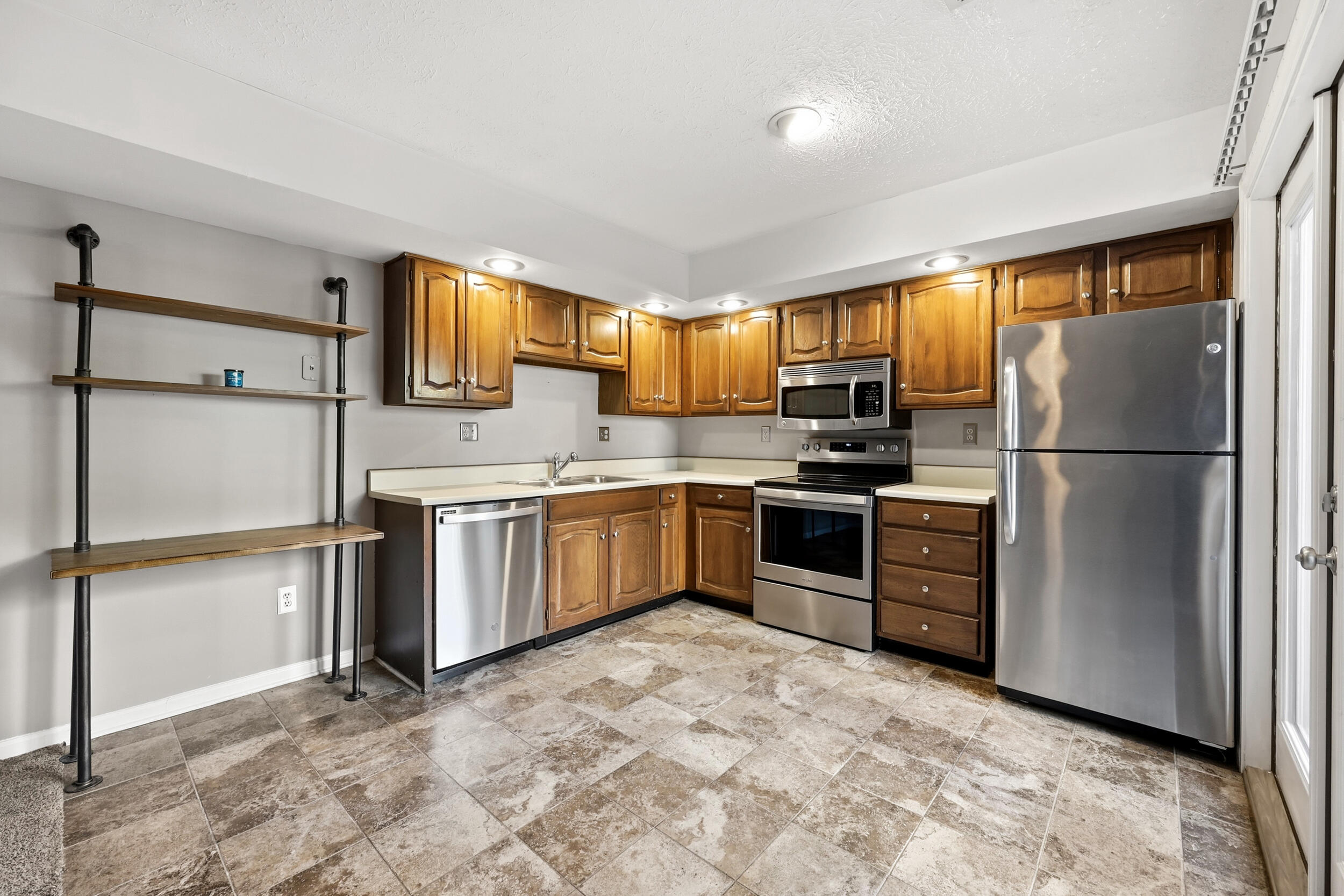412 Darby Creek Road B Property Photo 11