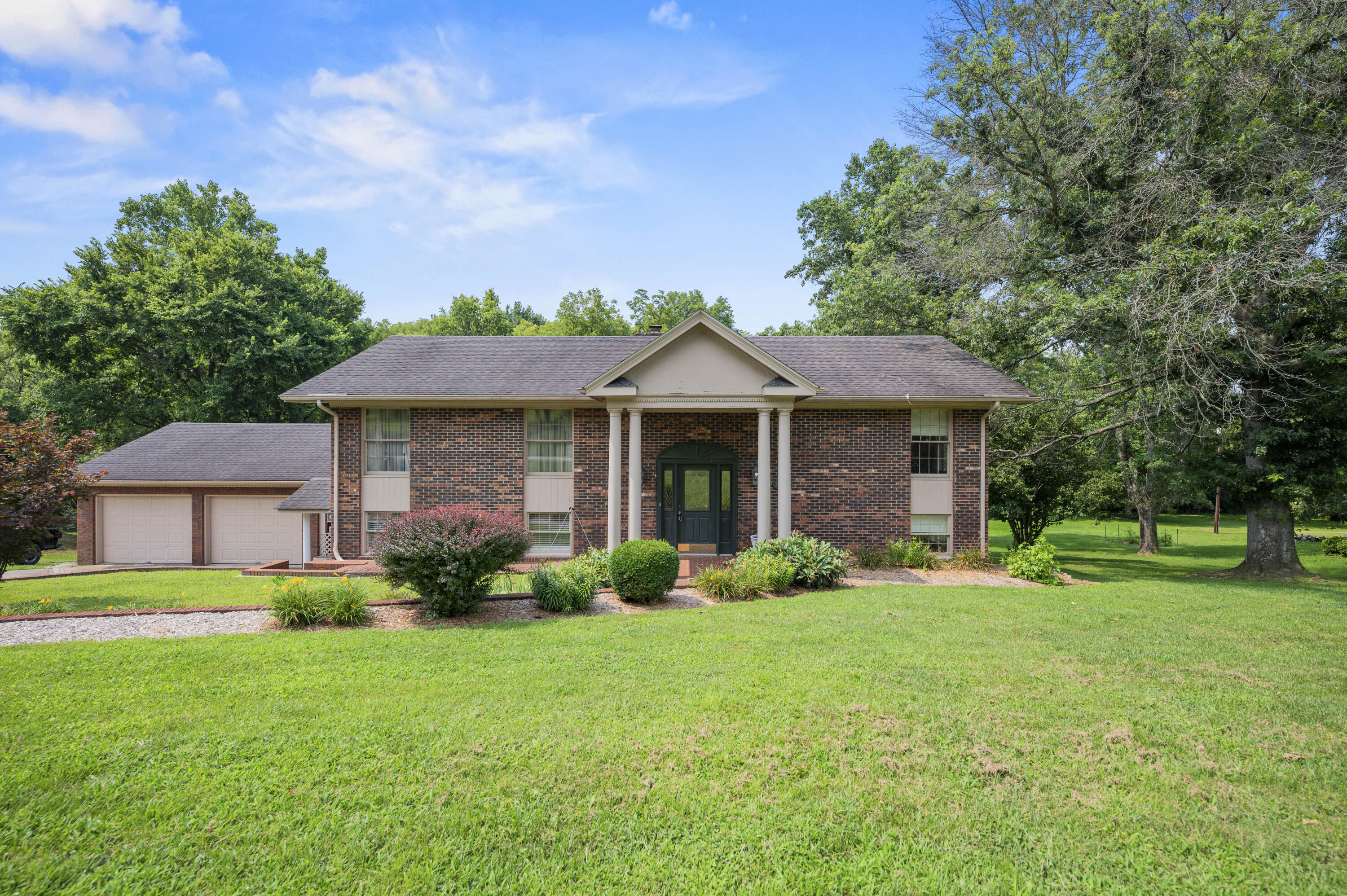 2075 Greentree Drive Property Photo 1