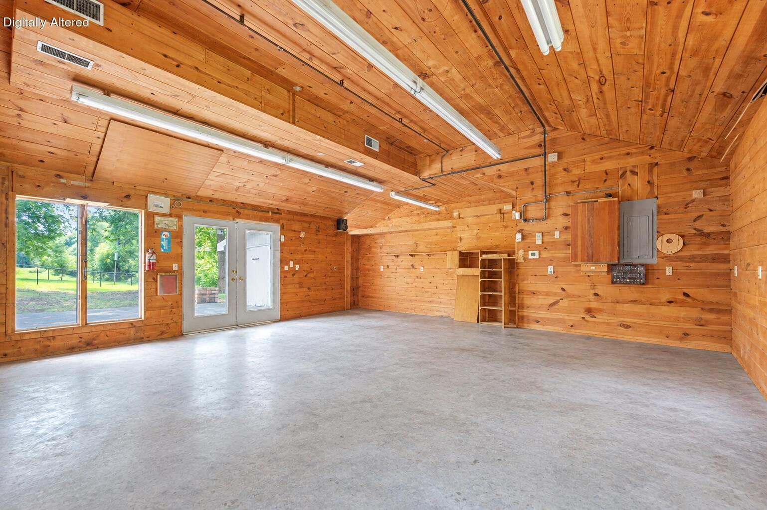 2075 Greentree Drive Property Photo 3