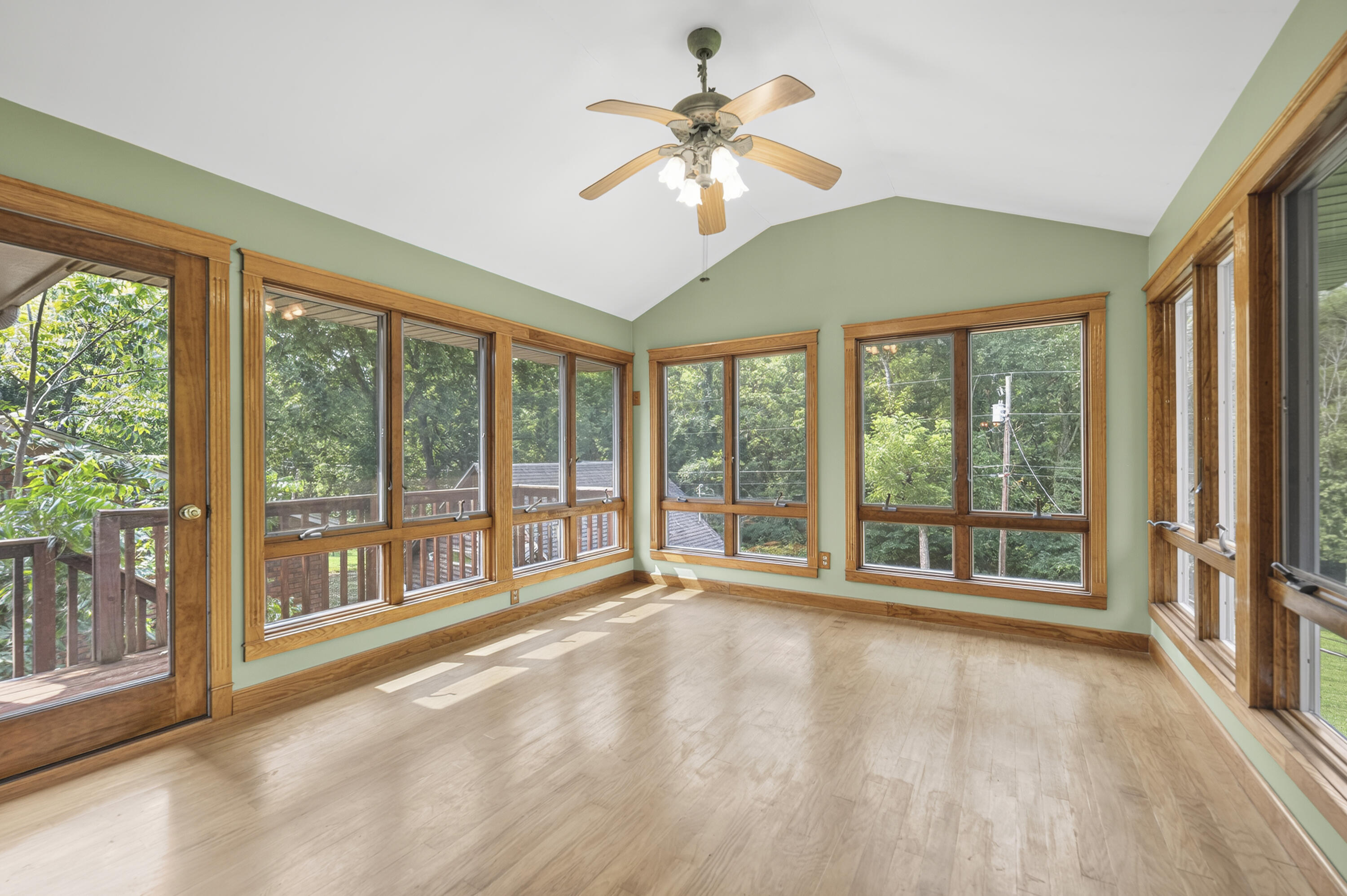 2075 Greentree Drive Property Photo 17