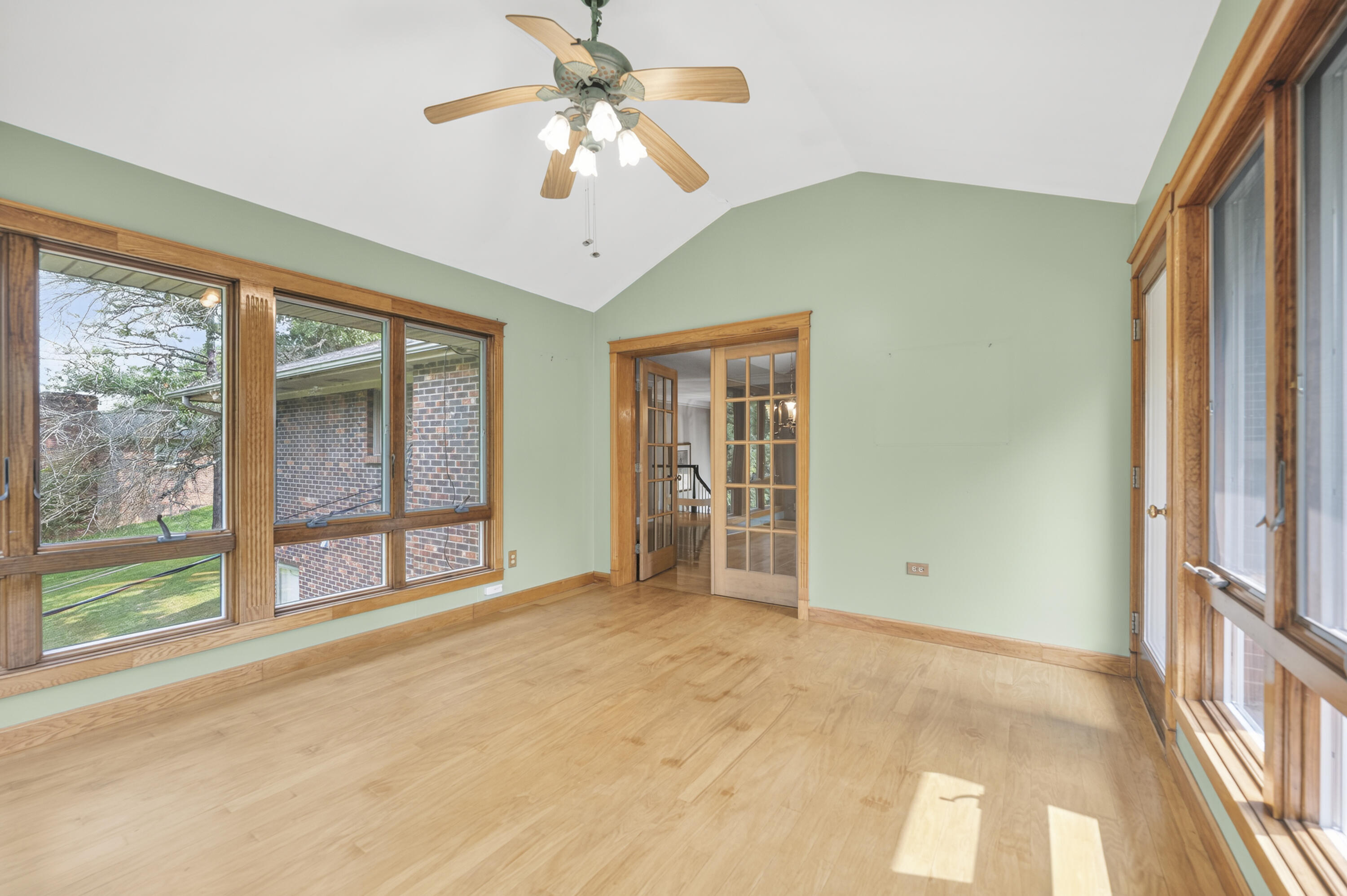 2075 Greentree Drive Property Photo 18