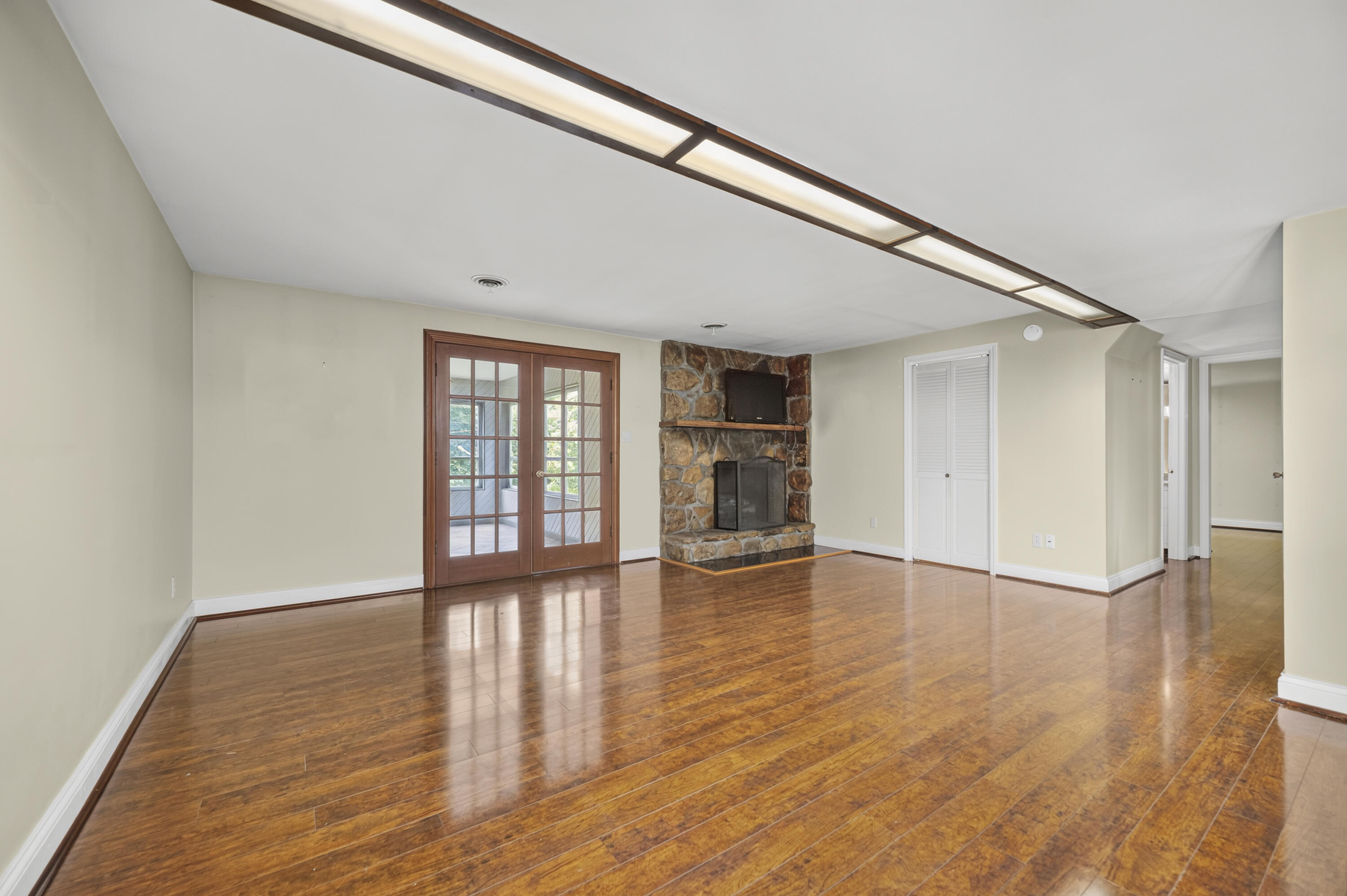 2075 Greentree Drive Property Photo 27
