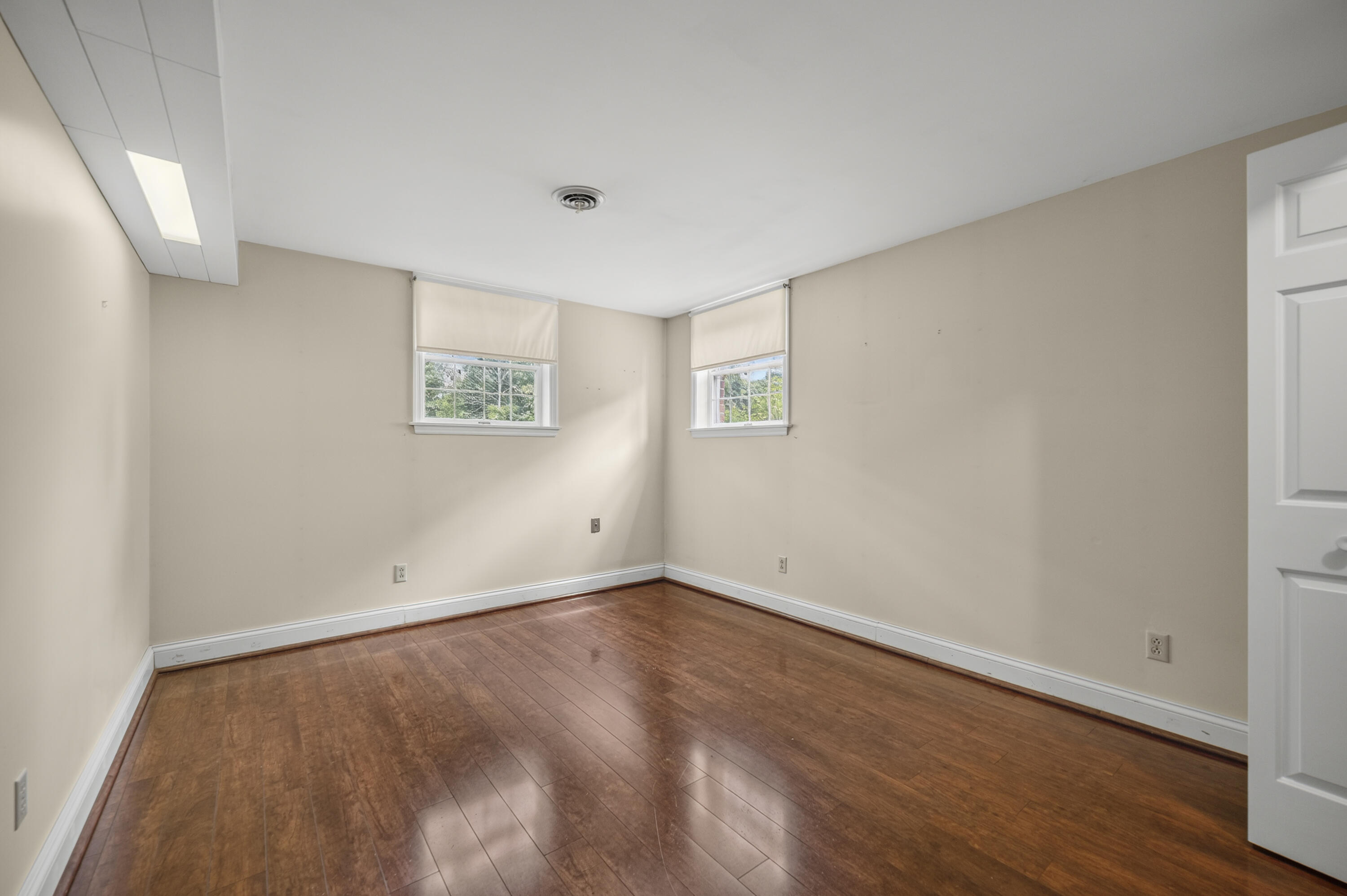 2075 Greentree Drive Property Photo 31