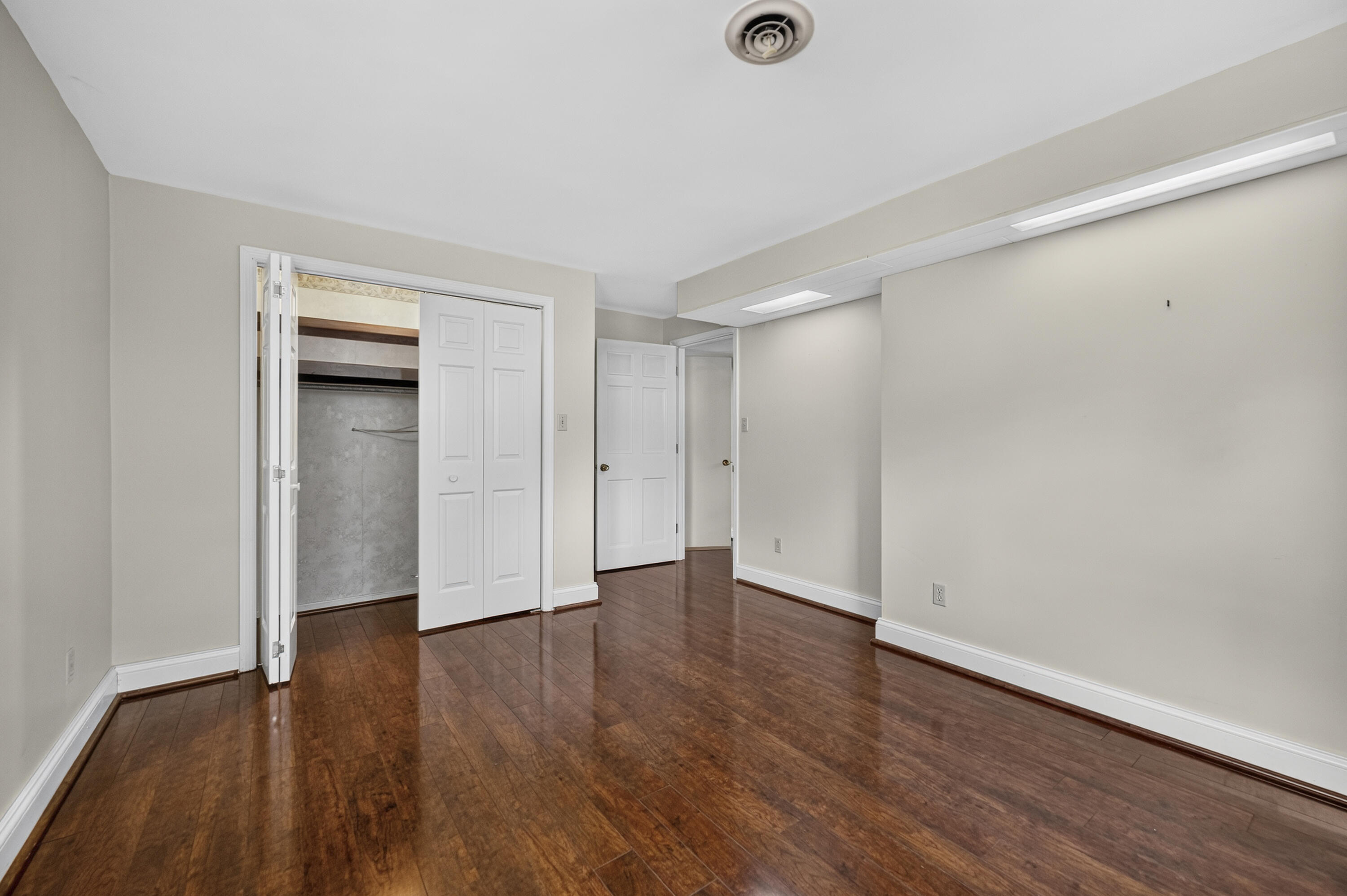 2075 Greentree Drive Property Photo 32