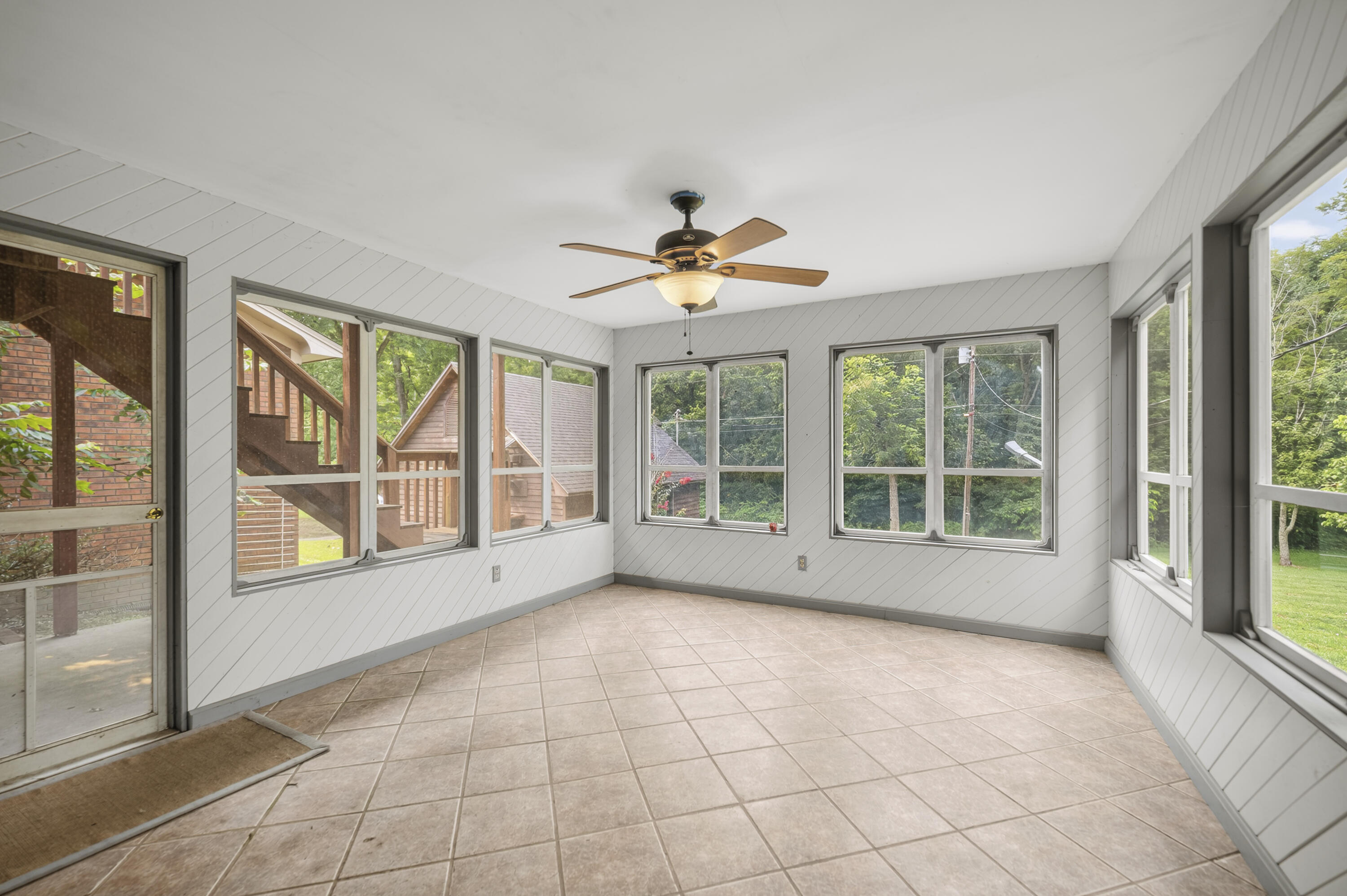 2075 Greentree Drive Property Photo 39