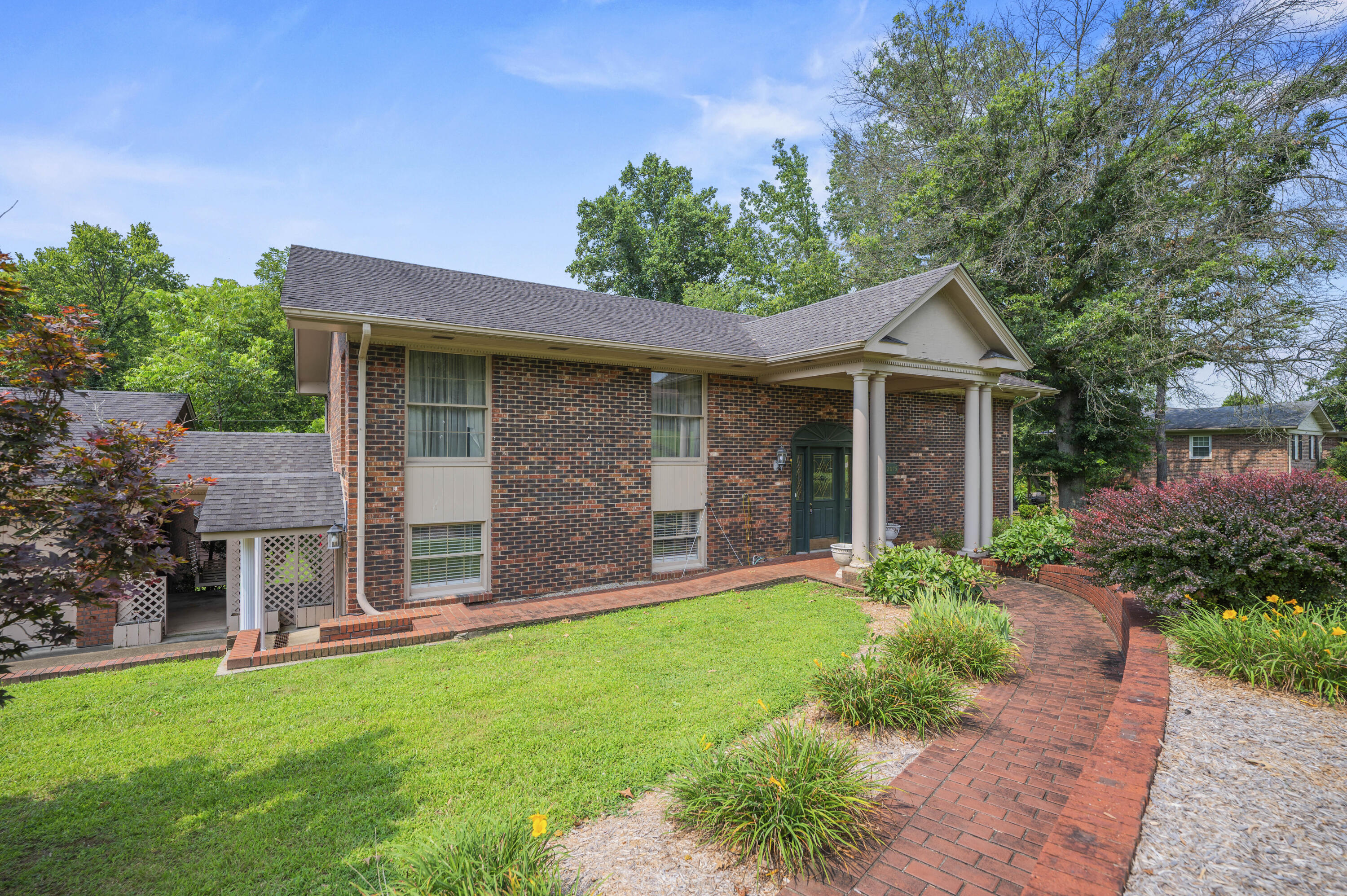 2075 Greentree Drive Property Photo 41
