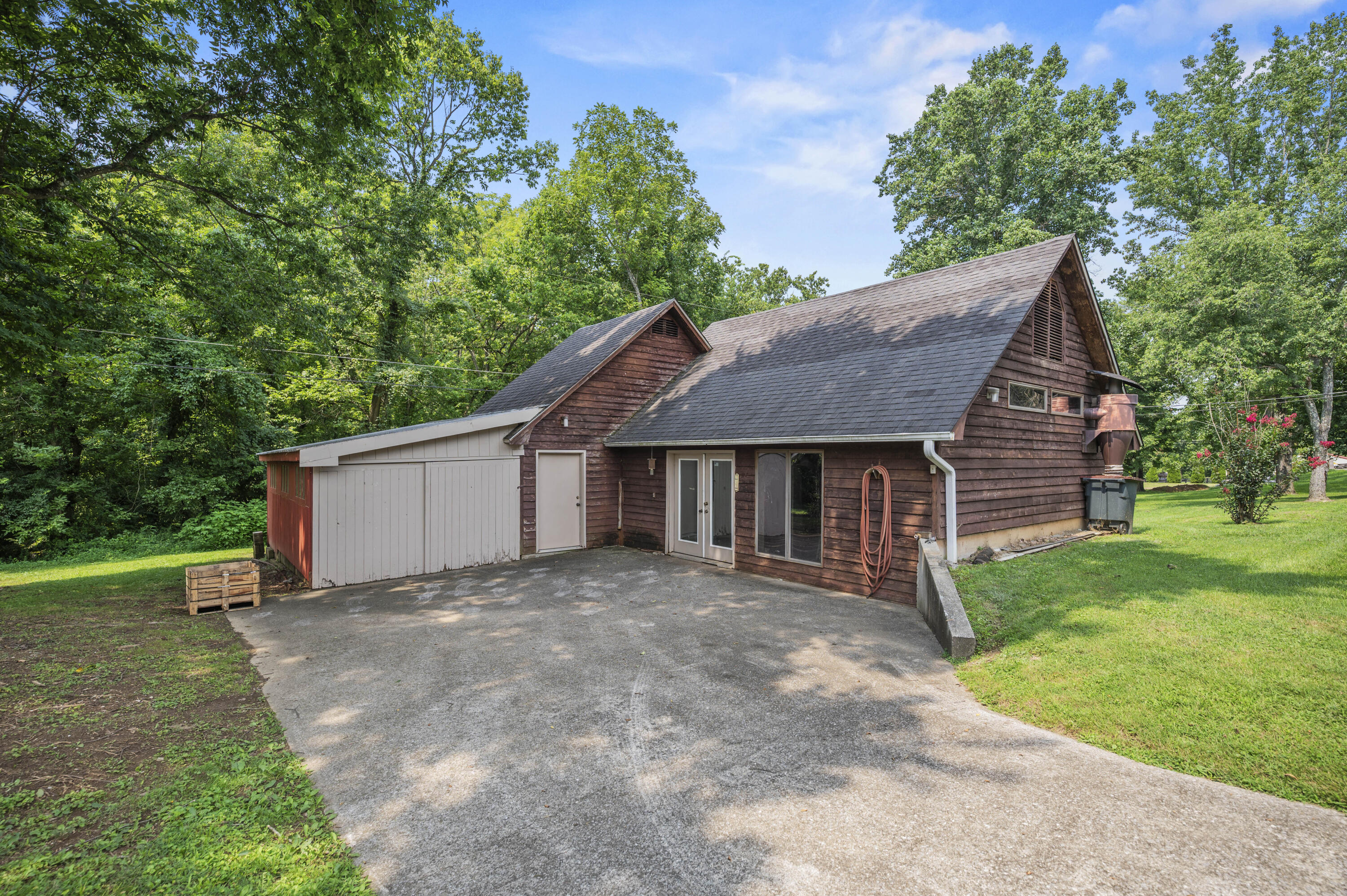 2075 Greentree Drive Property Photo 48