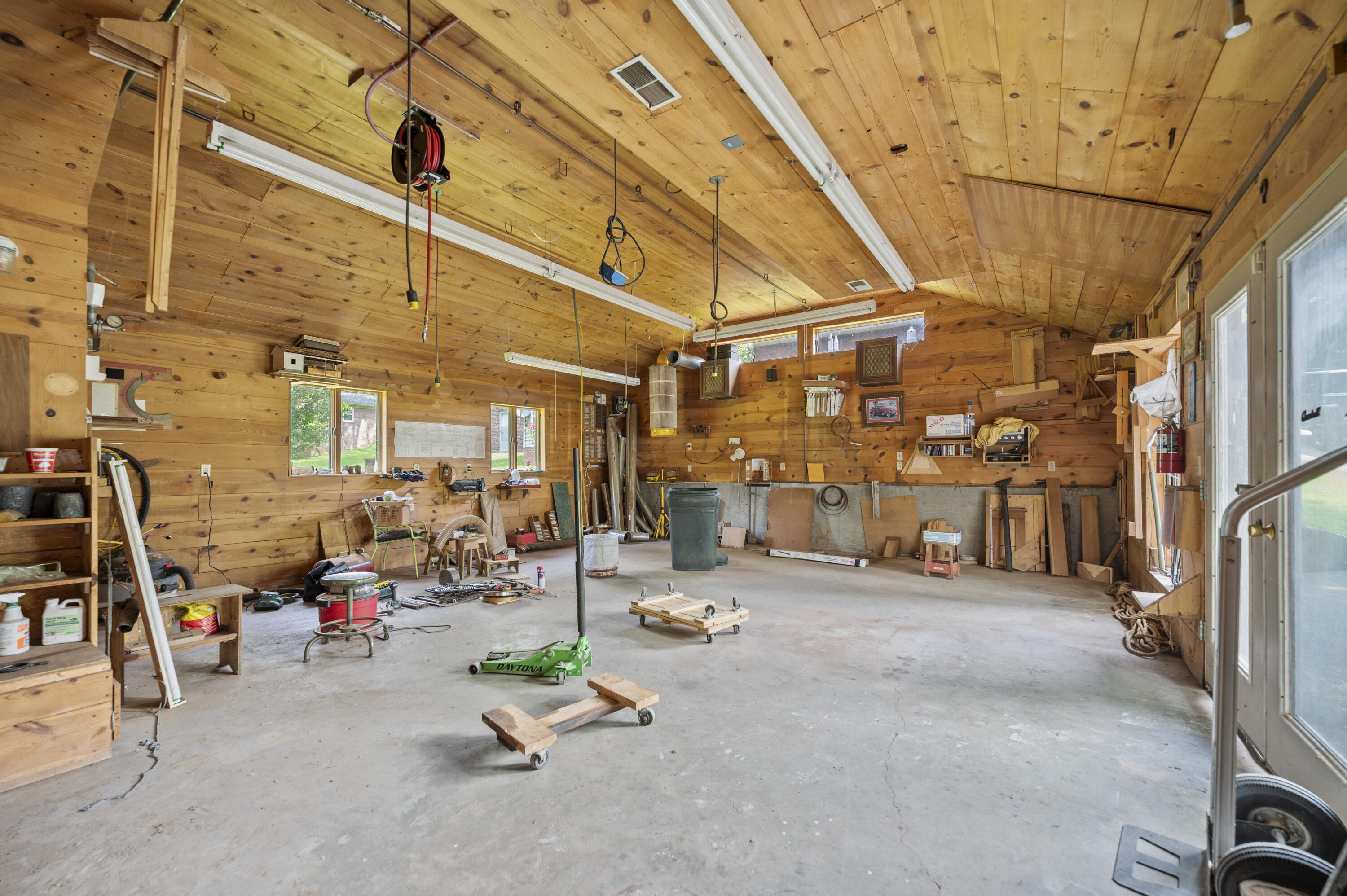 2075 Greentree Drive Property Photo 49