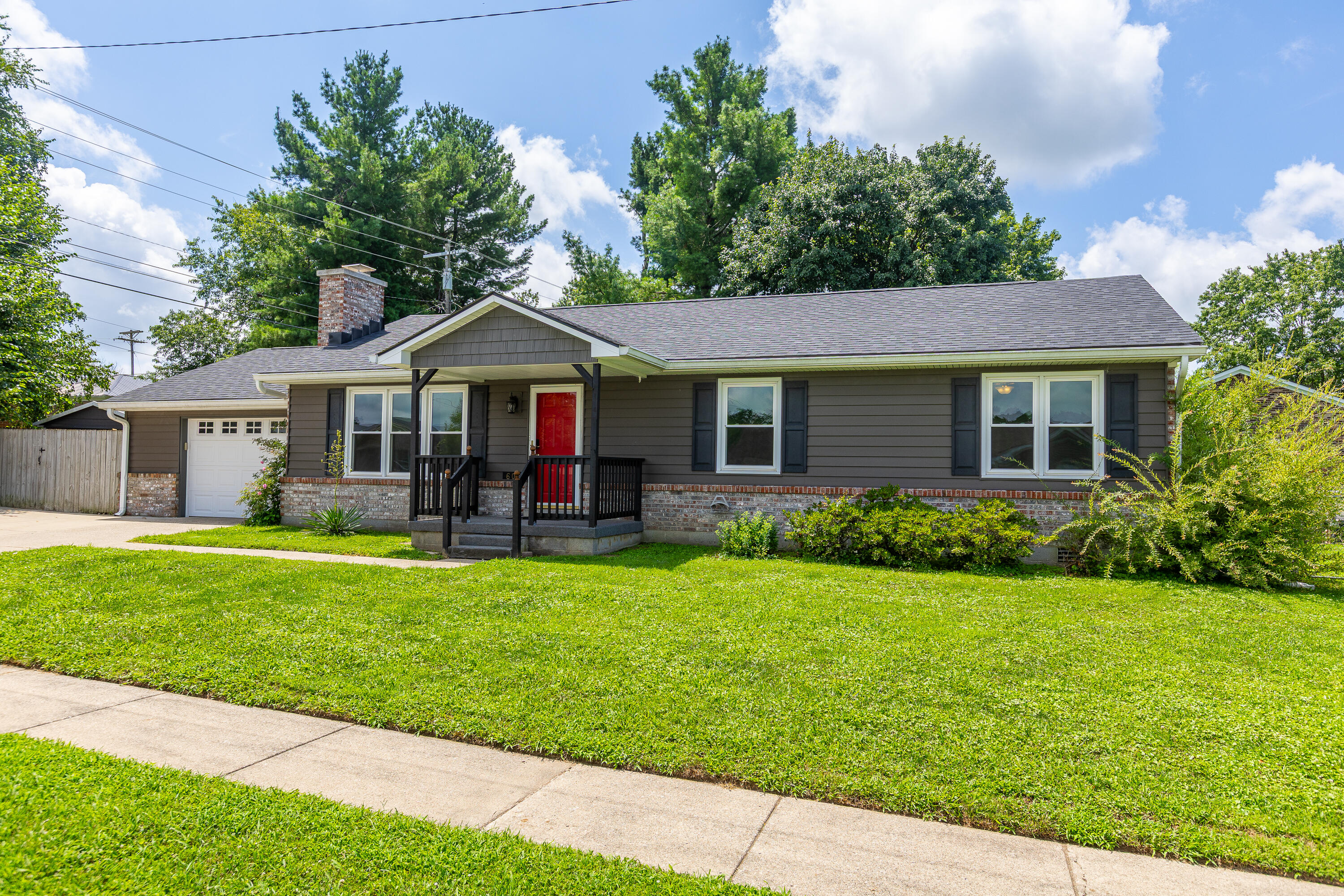 604 Hickory Hill Drive Property Photo 2