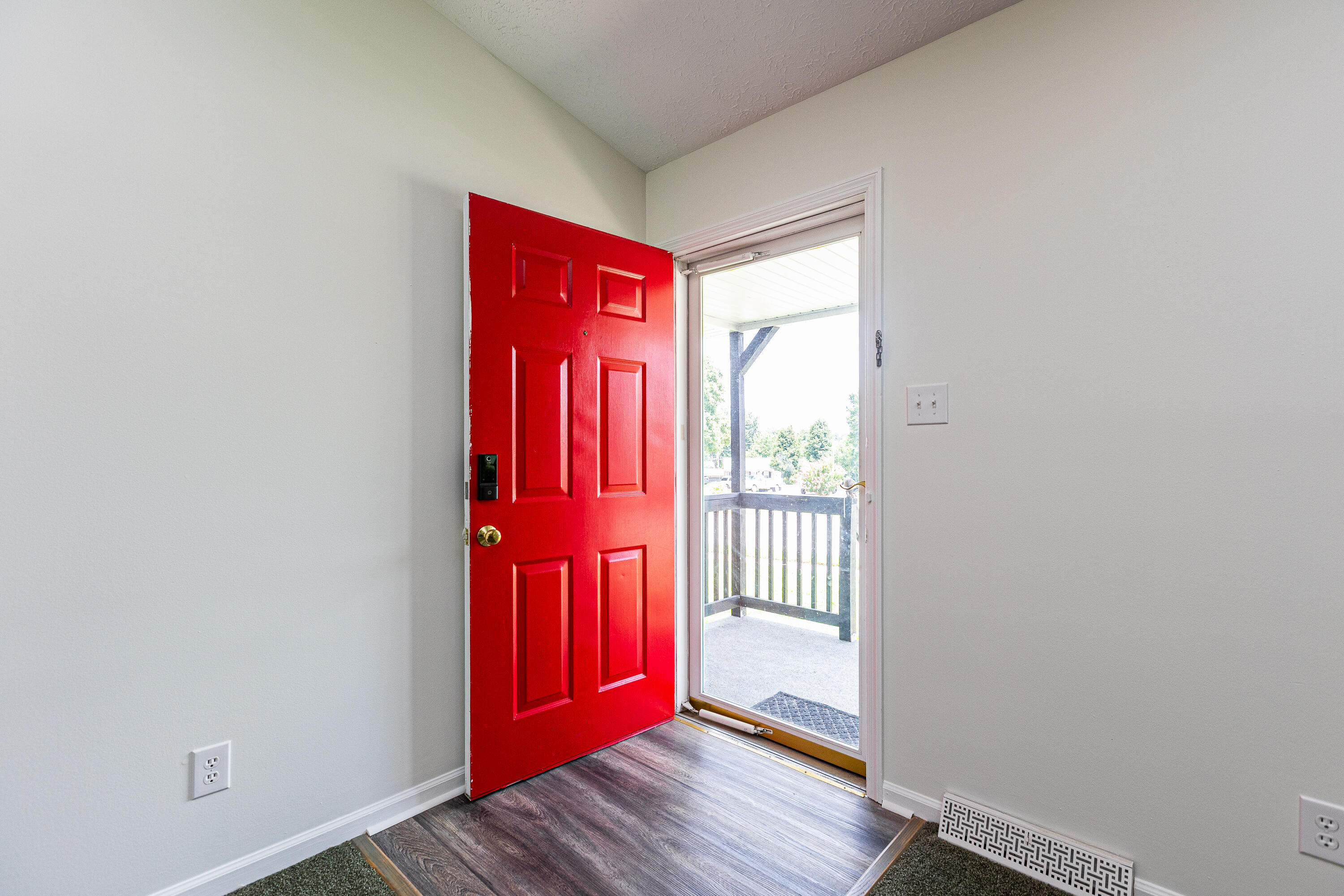 604 Hickory Hill Drive Property Photo 5