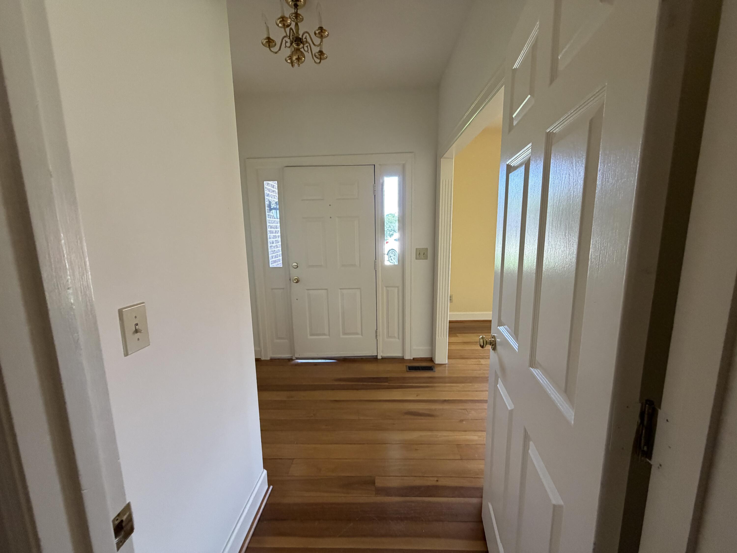 1112 Pepperhill Circle Property Photo 3