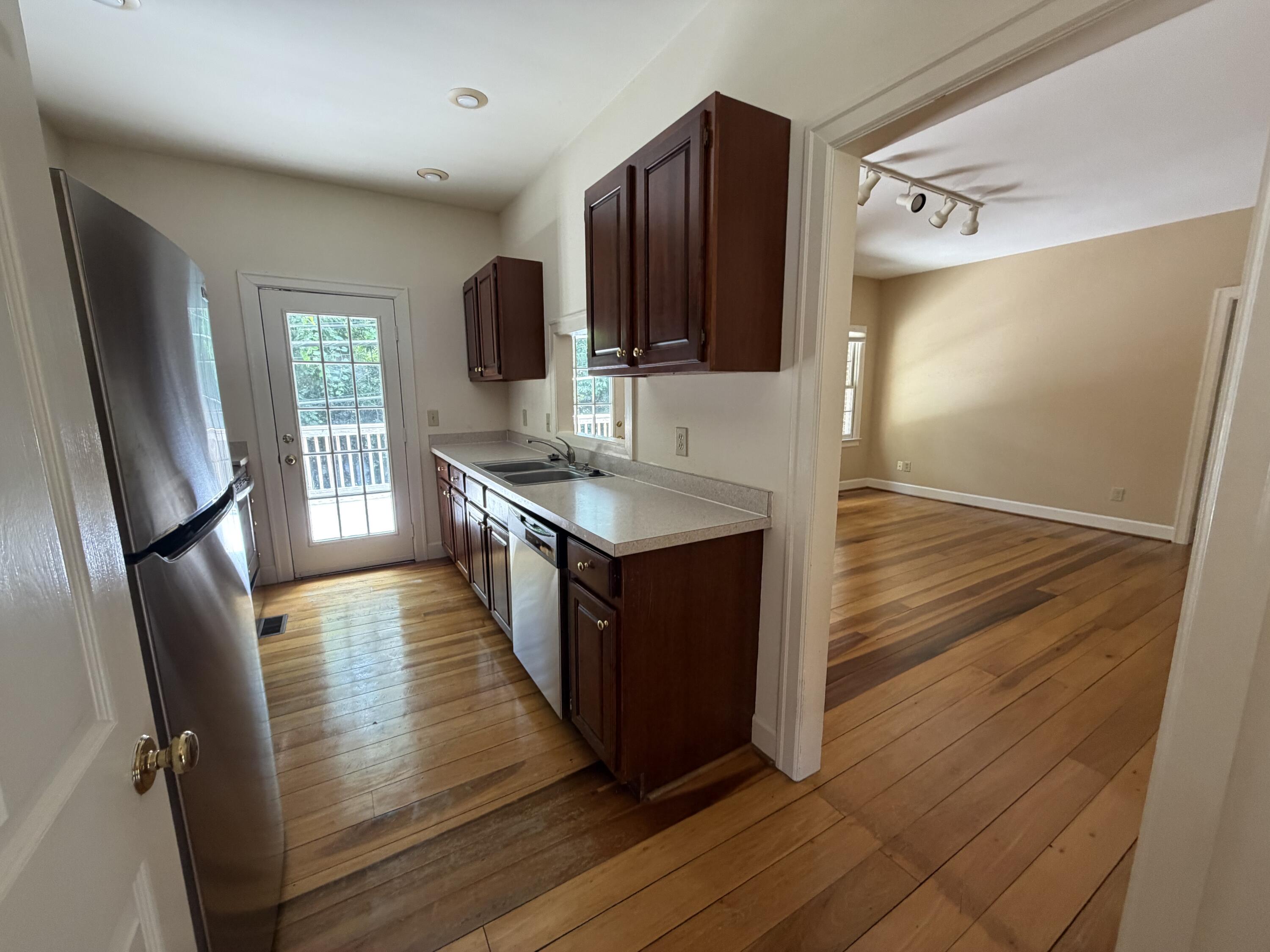 1112 Pepperhill Circle Property Photo 6