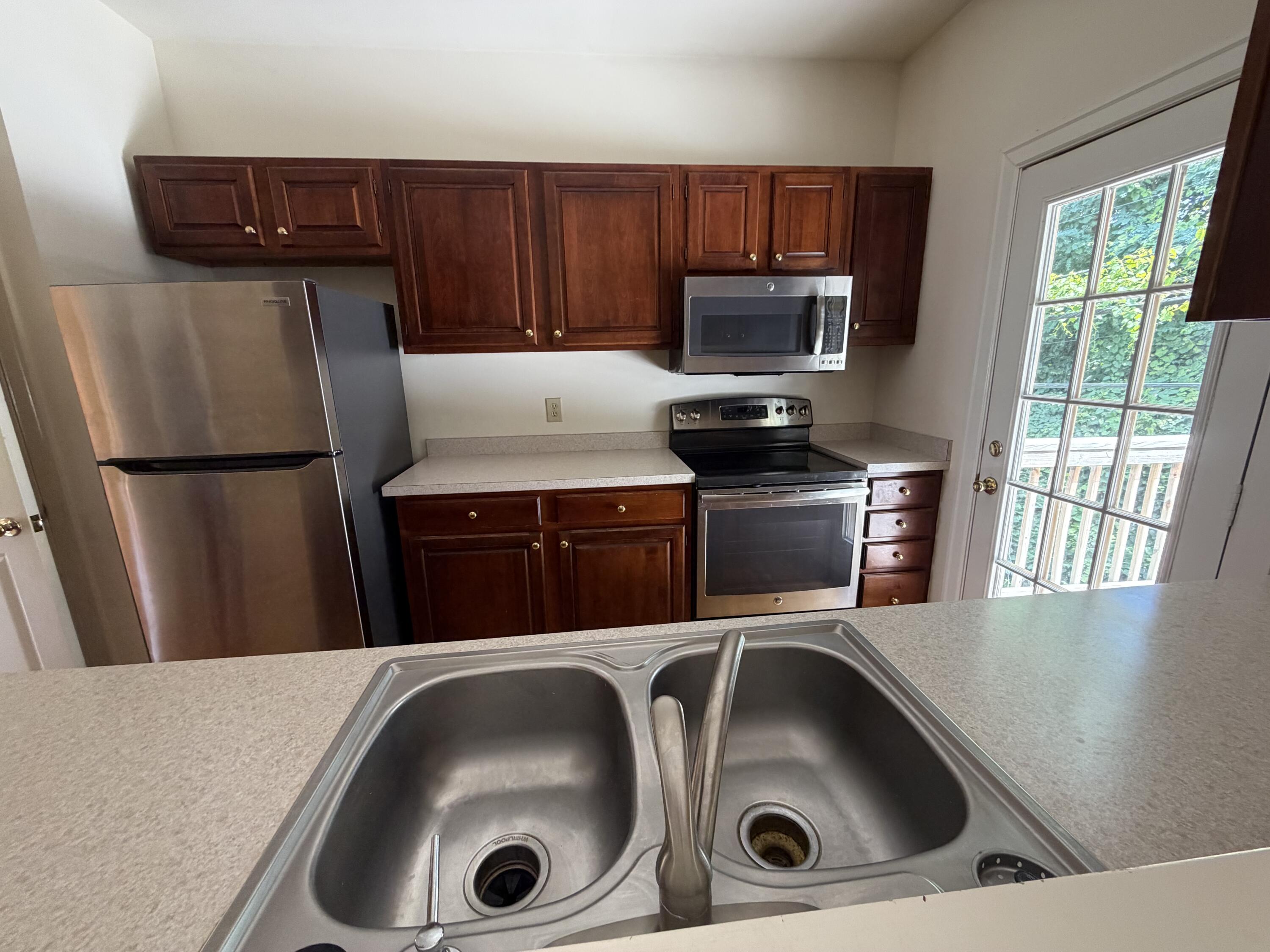 1112 Pepperhill Circle Property Photo 7