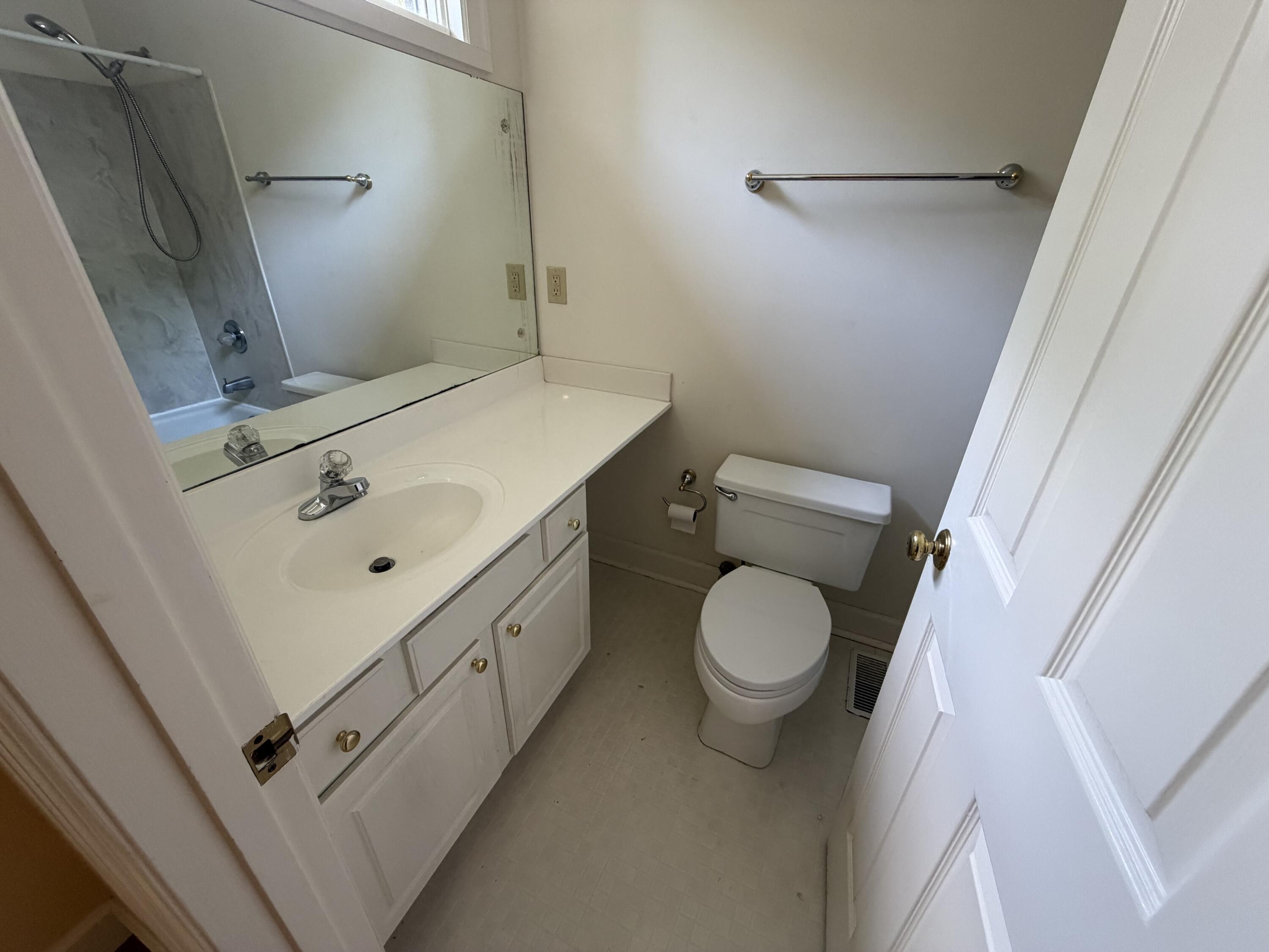 1112 Pepperhill Circle Property Photo 19