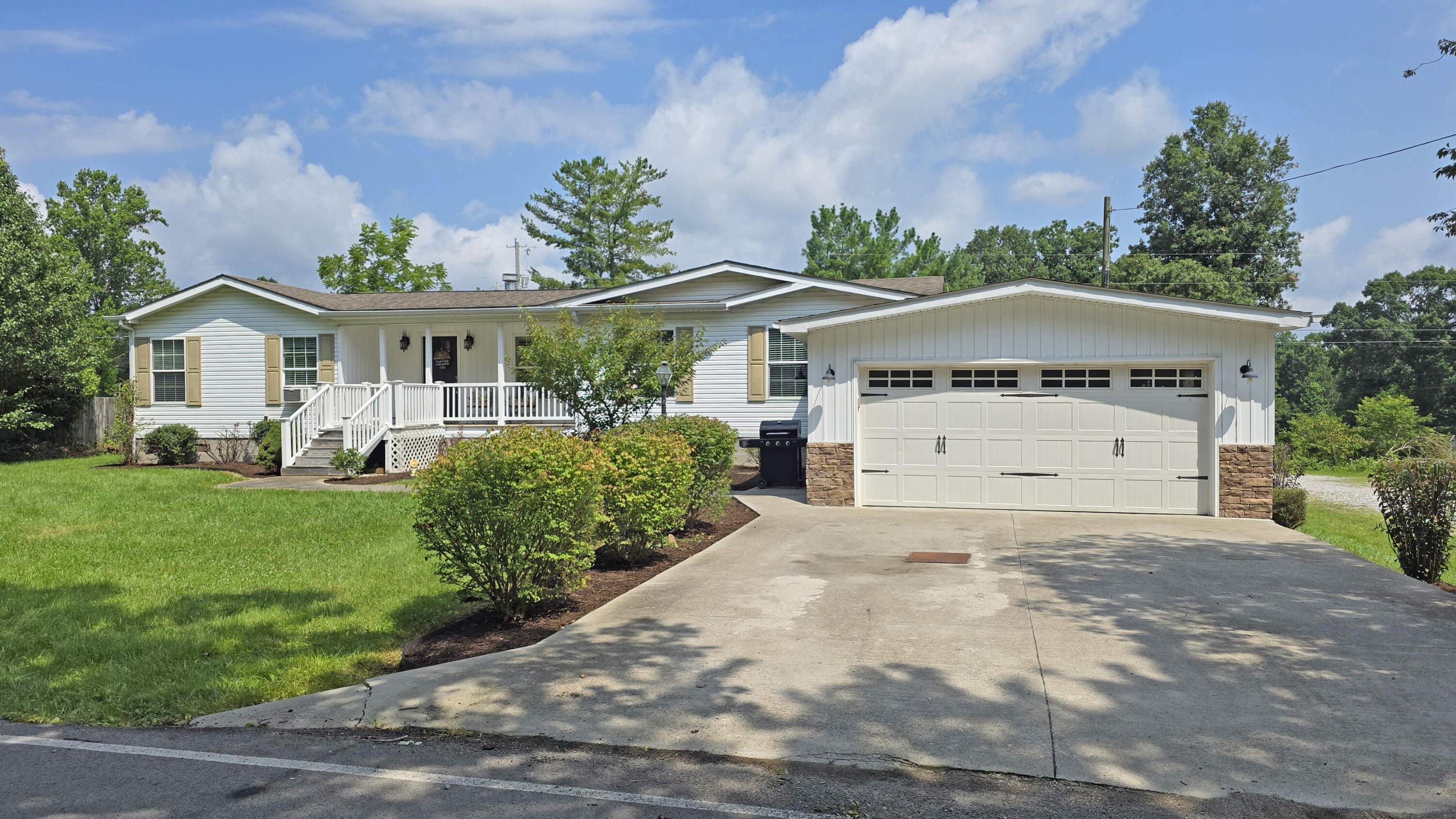 1838 Chaney Ridge Road Property Photo 3