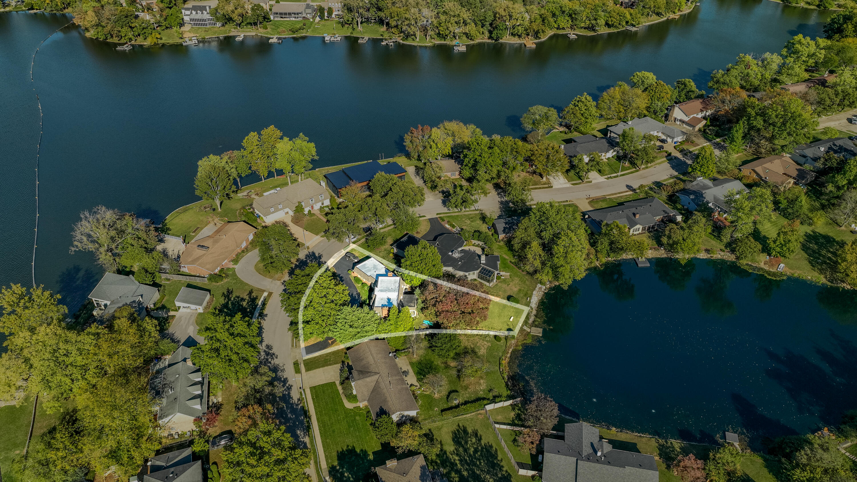 972 Edgewater Drive Property Photo 3