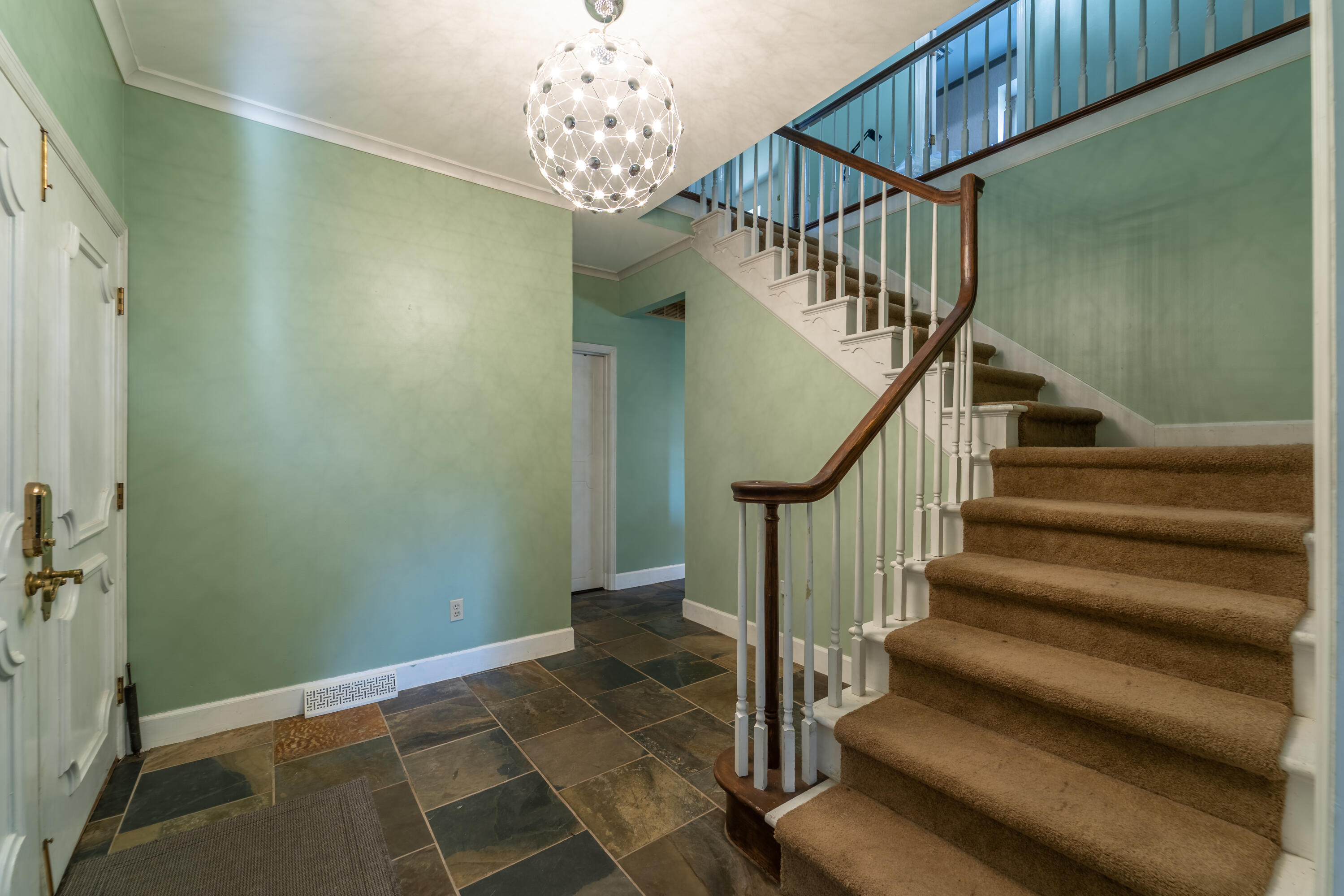 972 Edgewater Drive Property Photo 9
