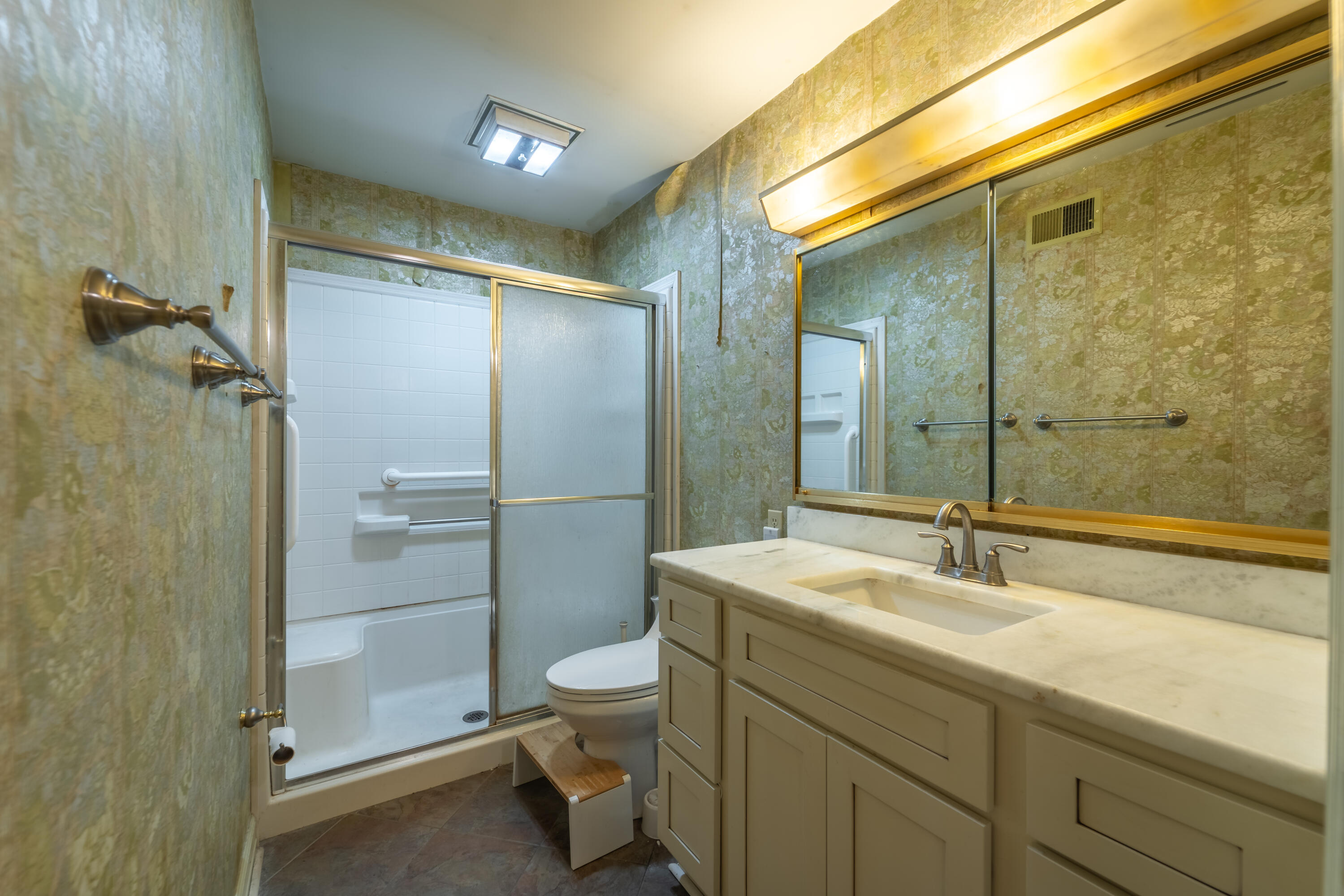 972 Edgewater Drive Property Photo 27