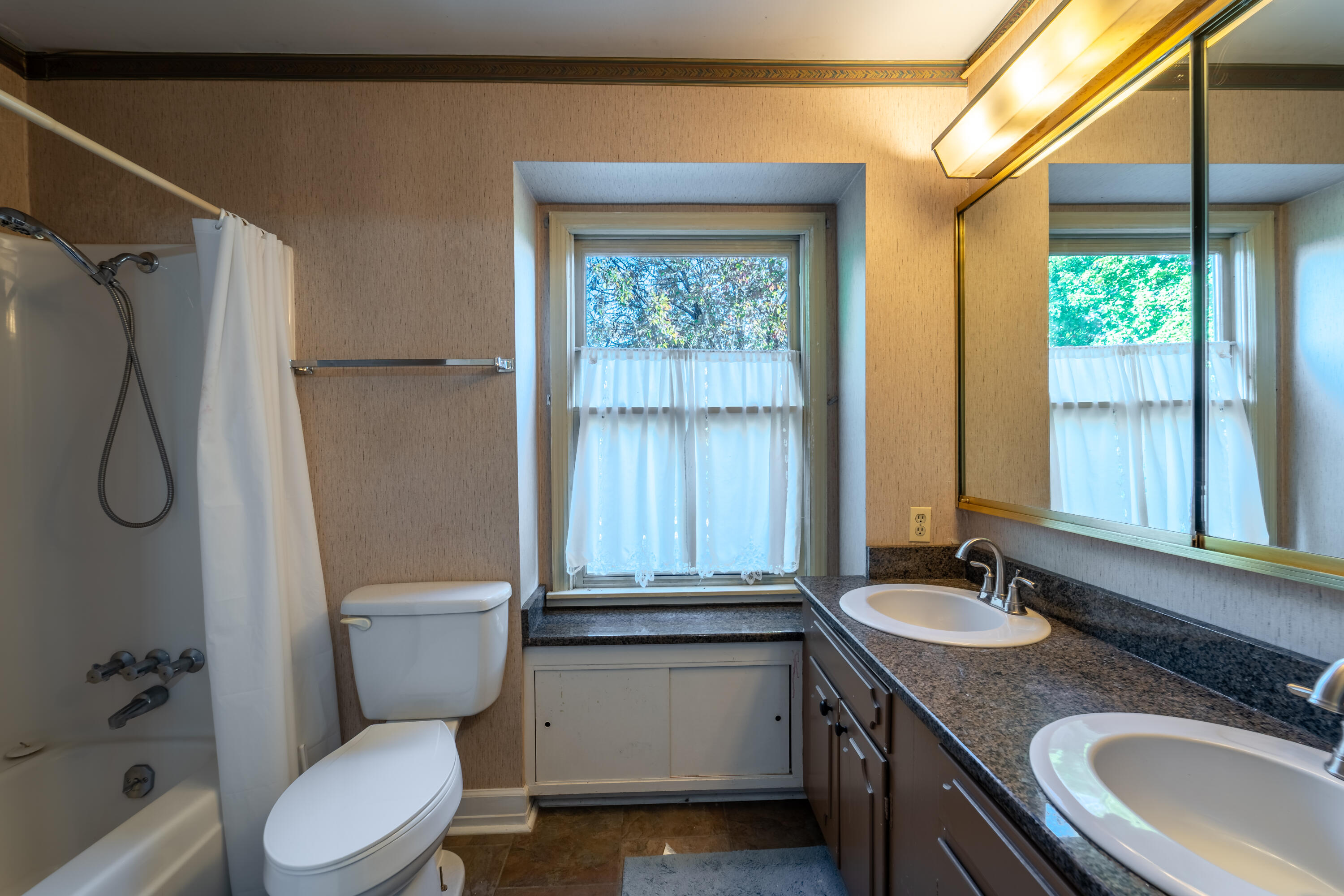 972 Edgewater Drive Property Photo 32
