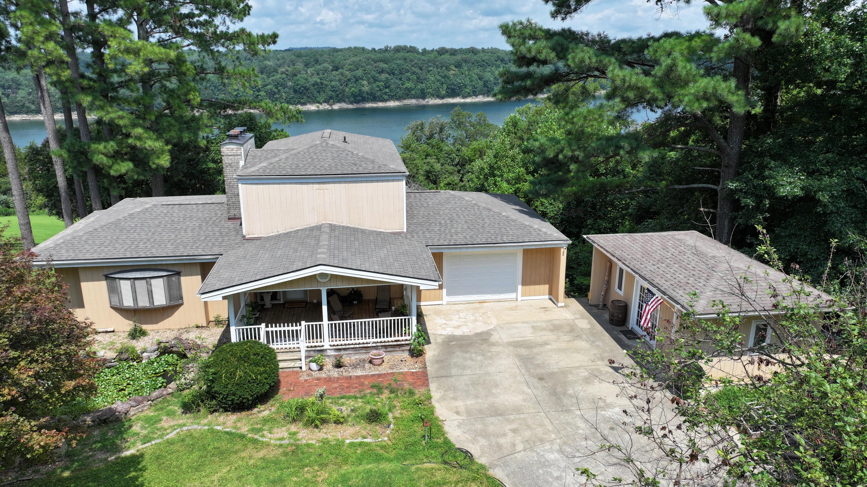 202 Peaceful Cove Lane Property Photo 1