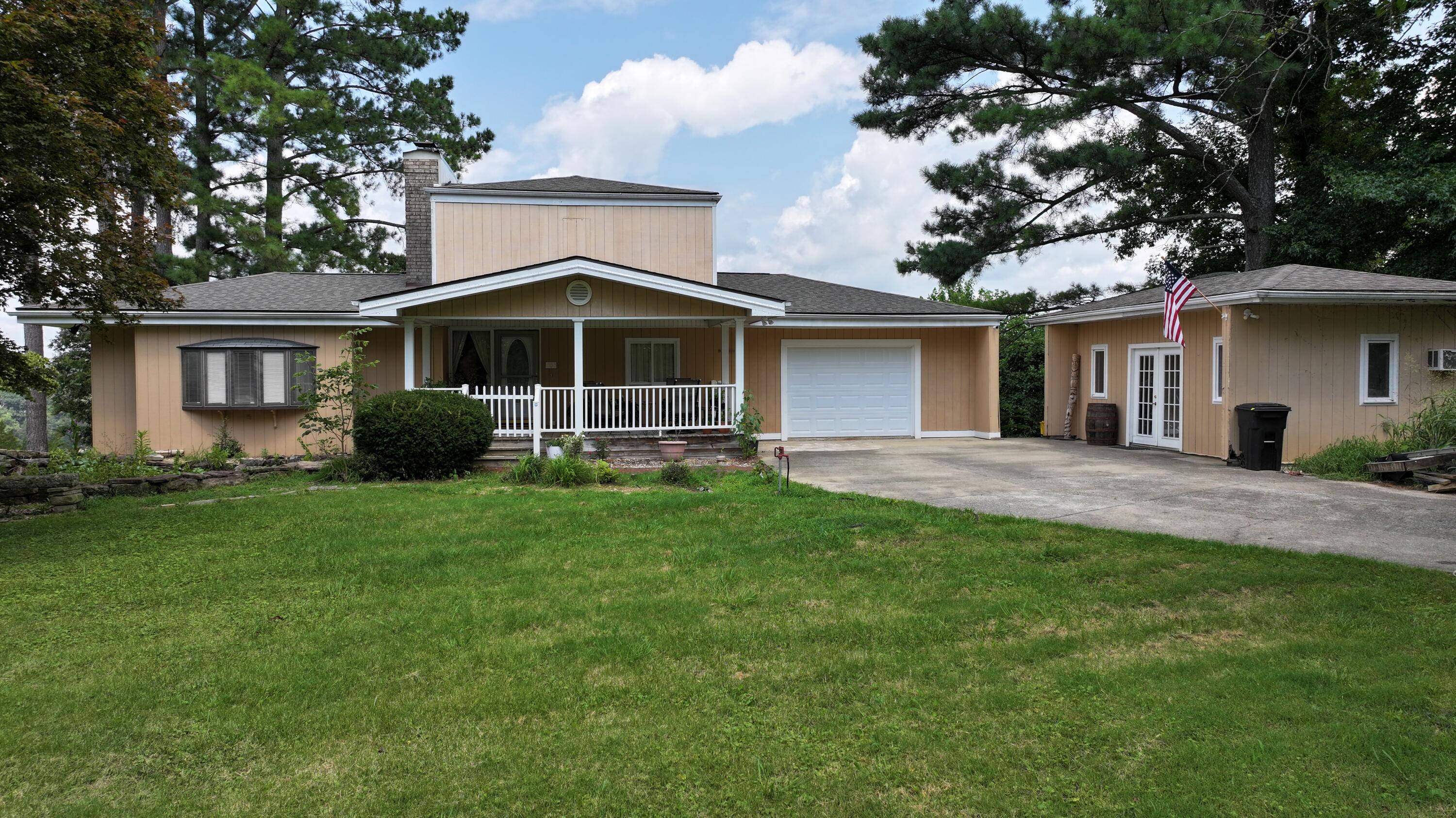202 Peaceful Cove Lane Property Photo 2