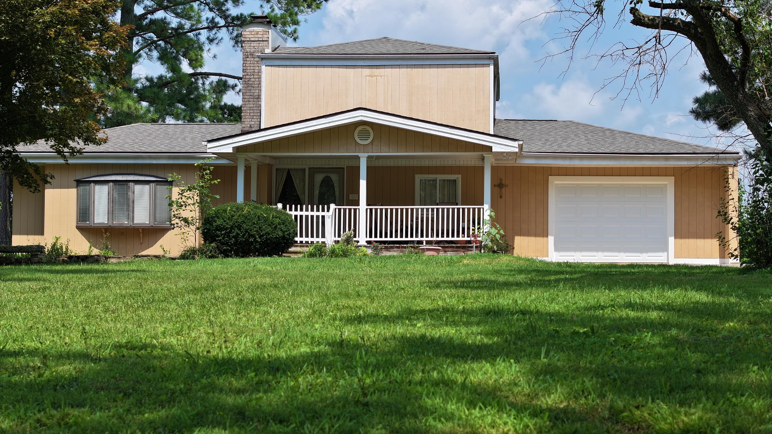 202 Peaceful Cove Lane Property Photo 3