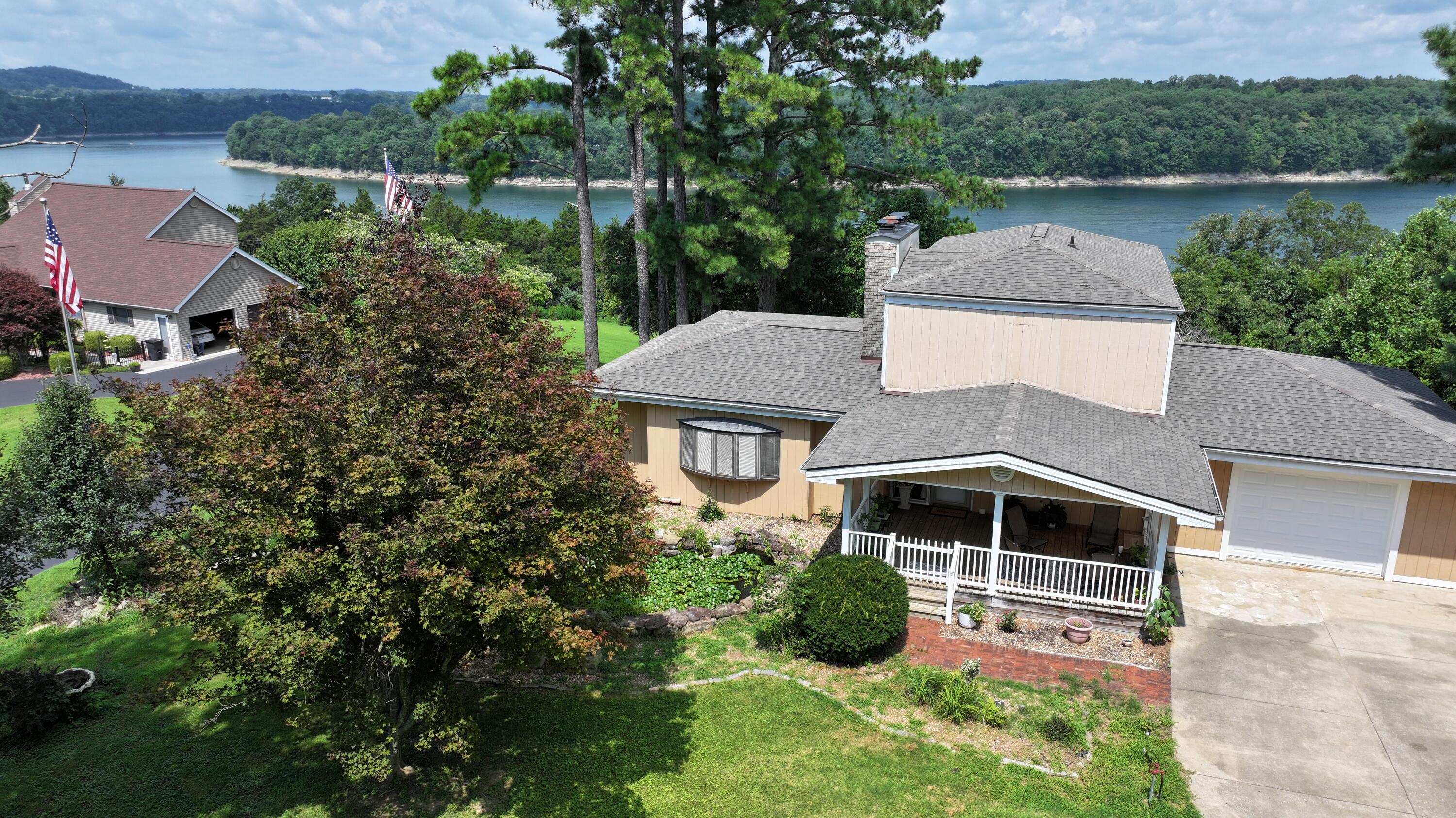 202 Peaceful Cove Lane Property Photo 4