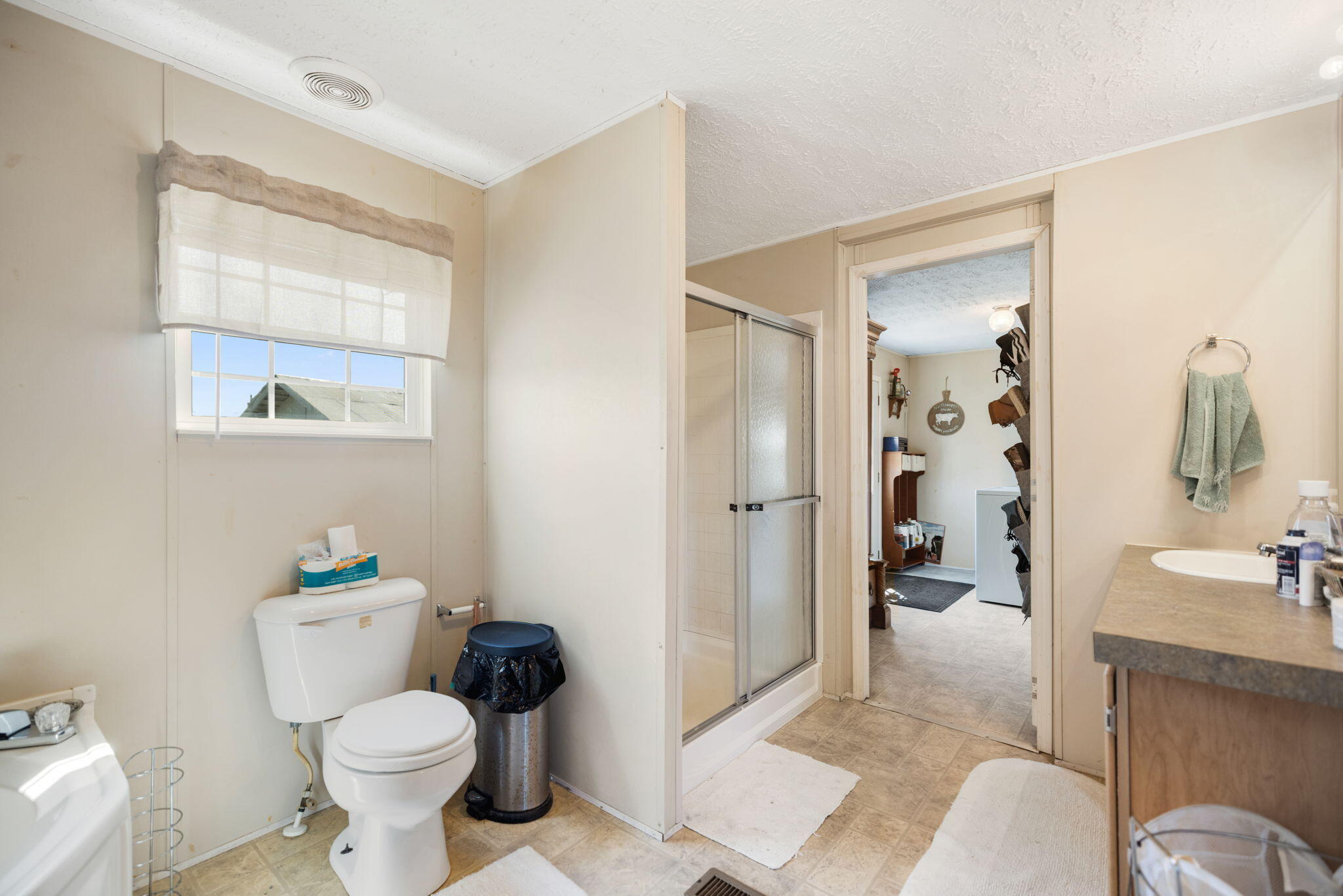 26019877 Property Photo 22