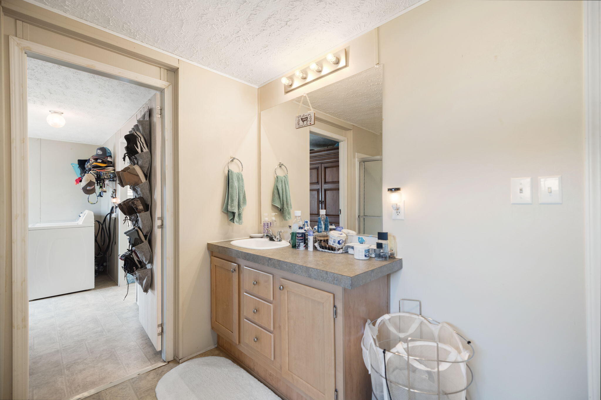 26019877 Property Photo 22