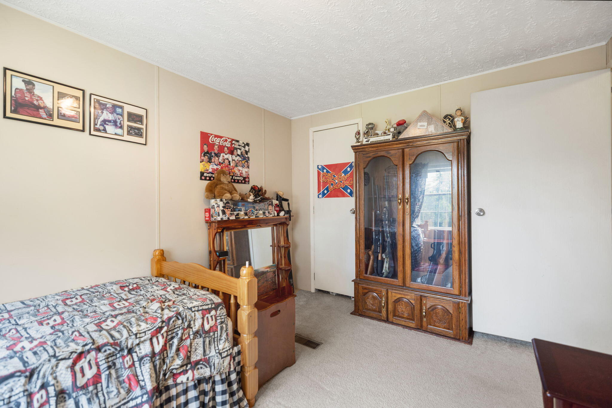 26019877 Property Photo 30