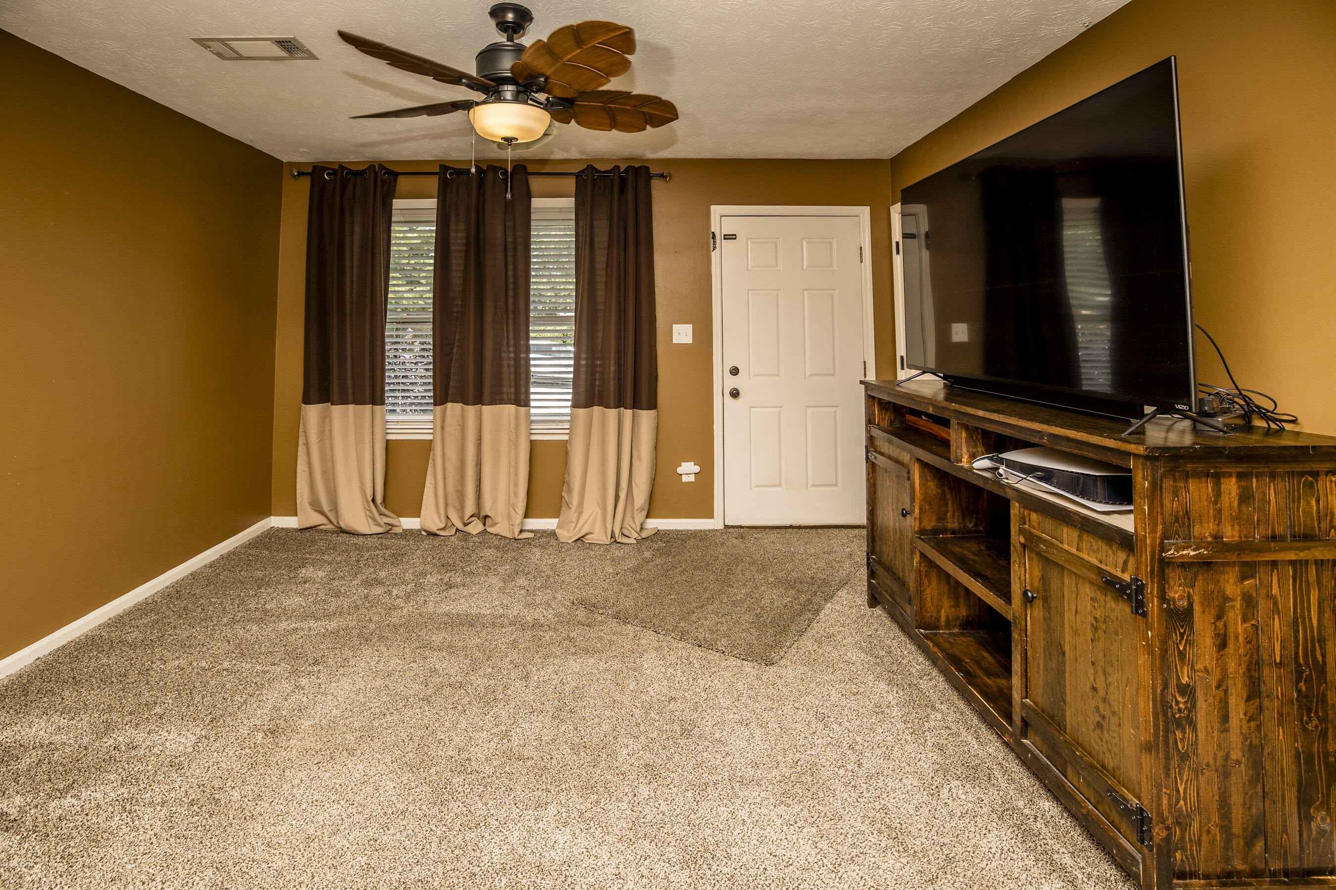 507 Foxwood Drive Property Photo 4