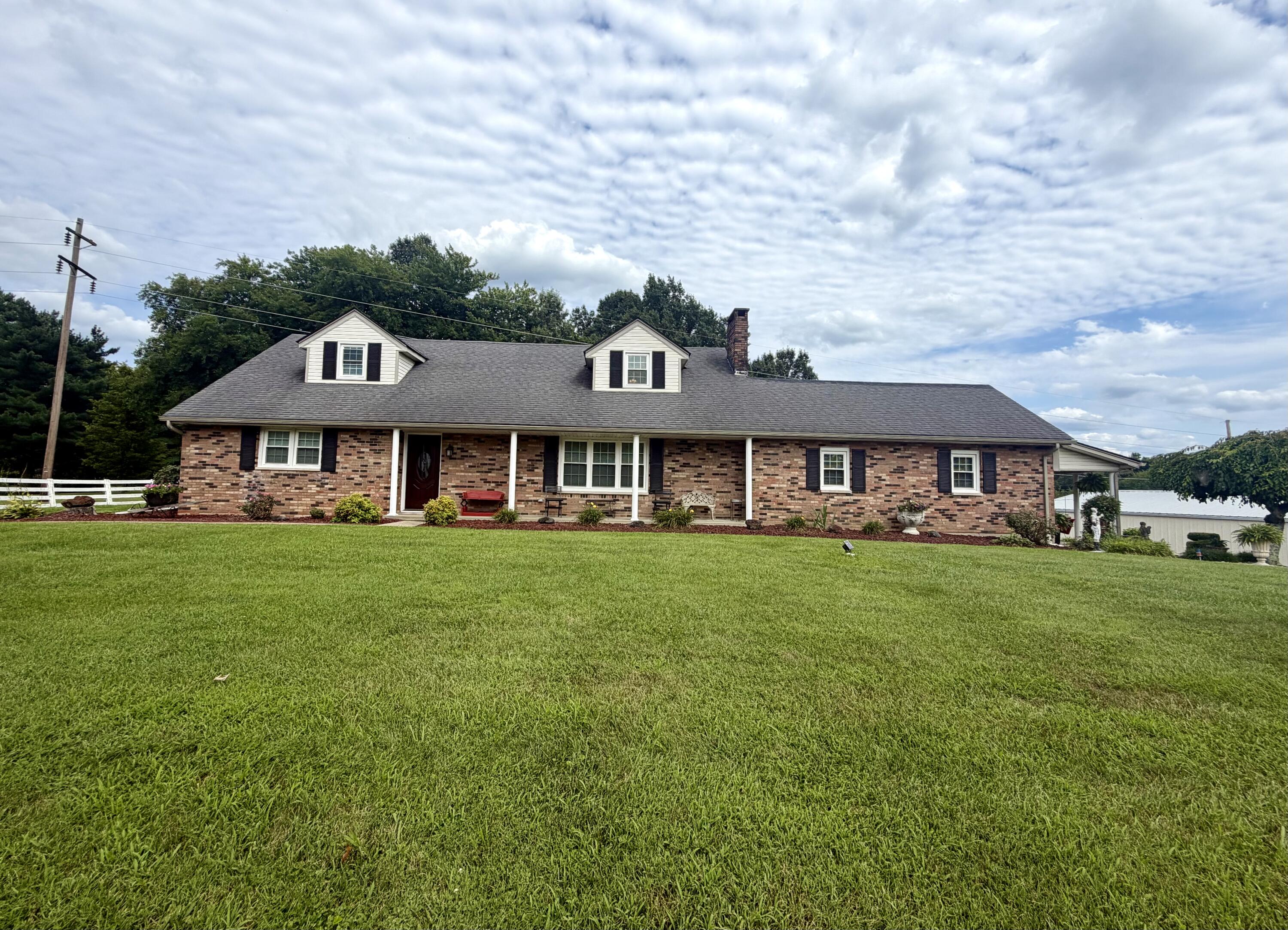 415 S Dogwood Drive Property Photo 2