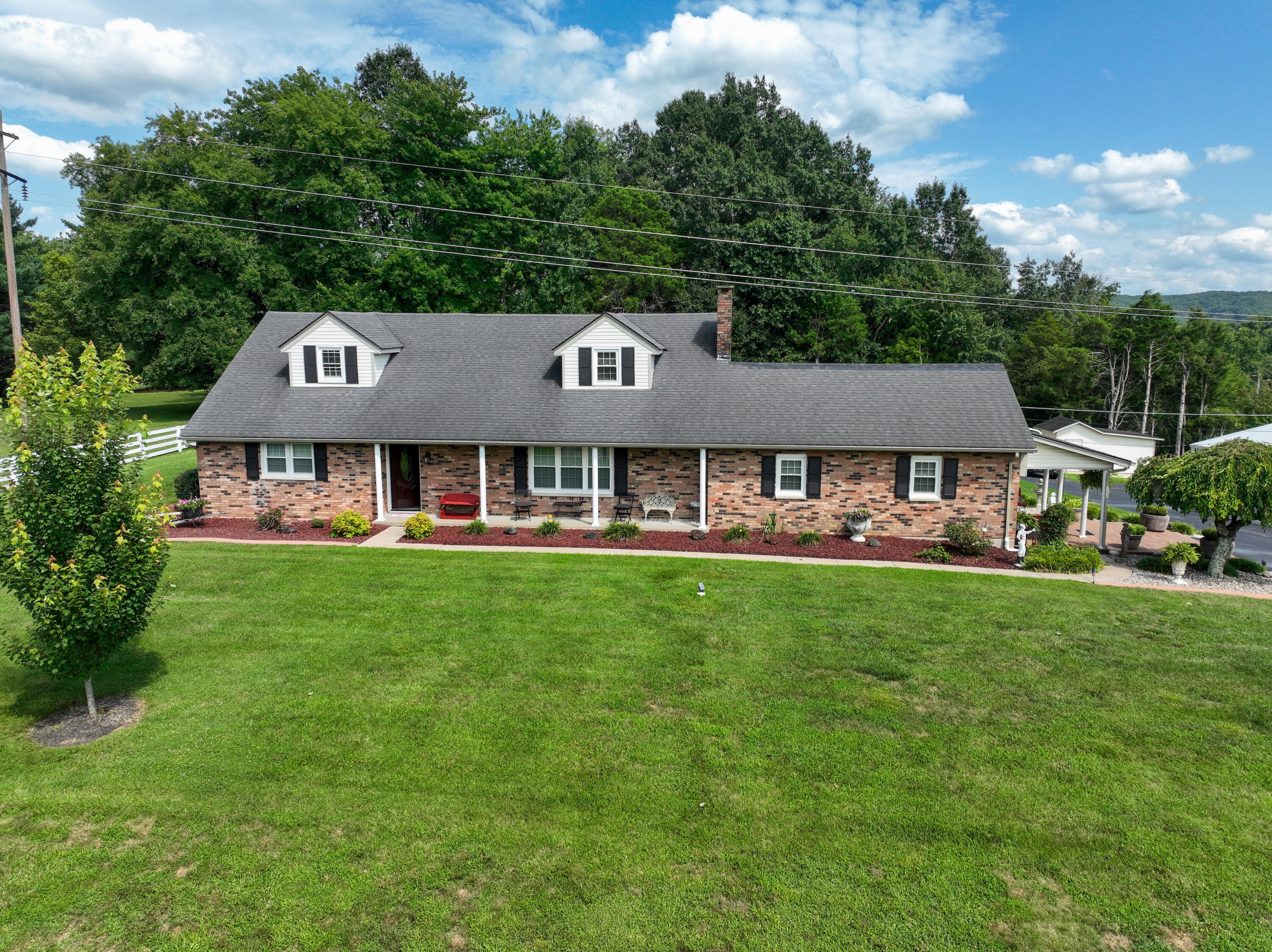 415 S Dogwood Drive Property Photo 4