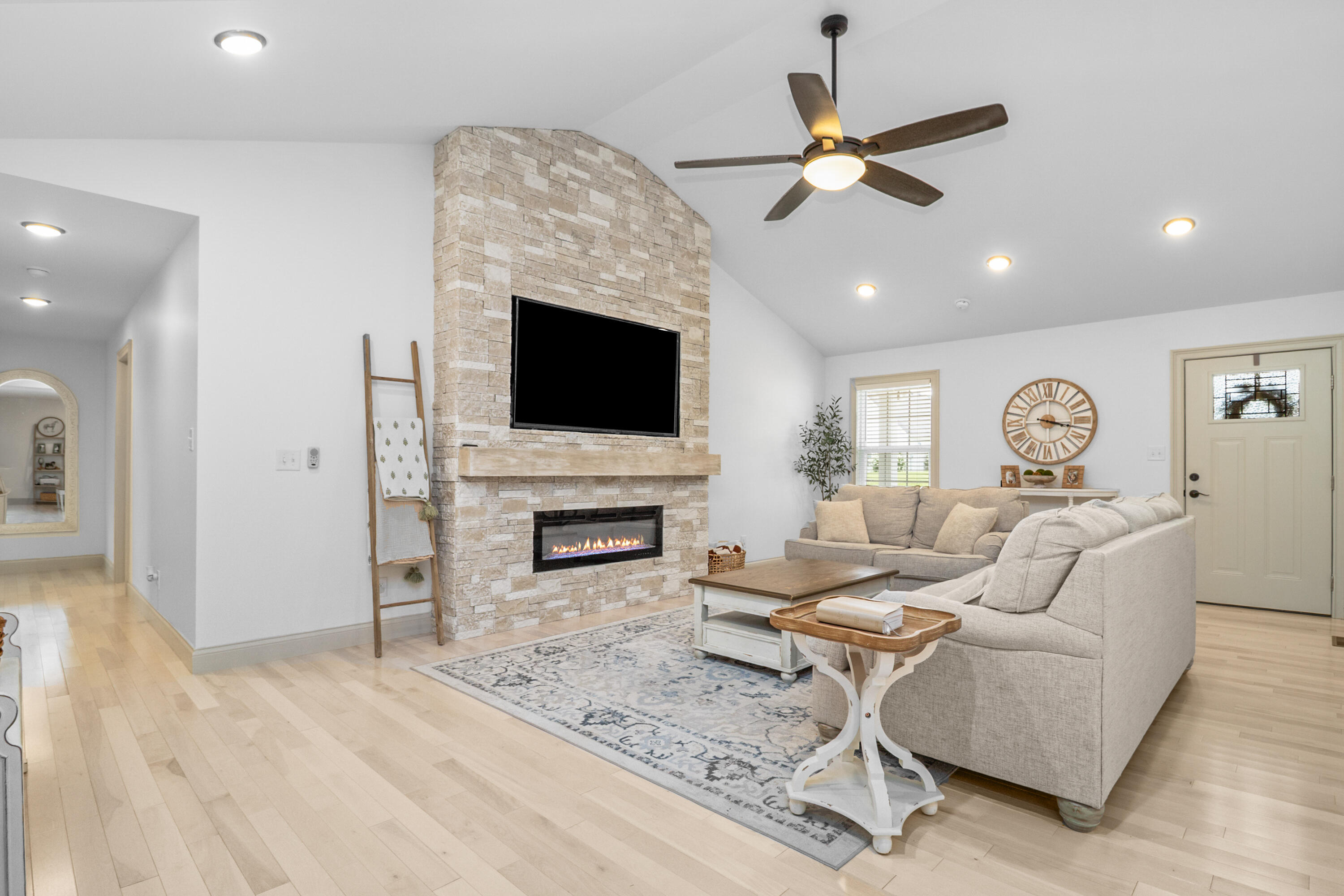 188 Cloyd Drive Property Photo 4
