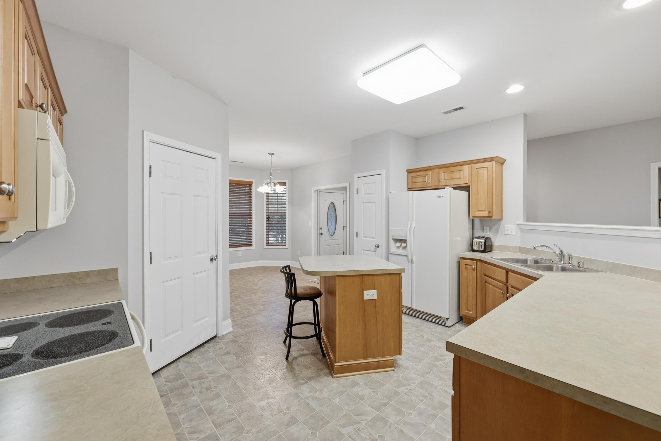 560 Southpoint Drive Property Photo 11