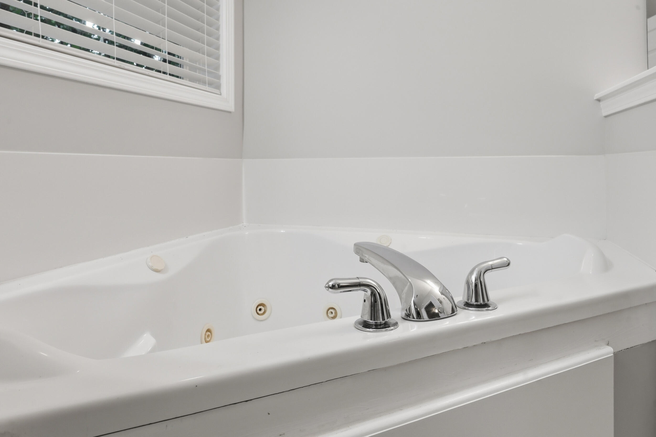 560 Southpoint Drive Property Photo 27