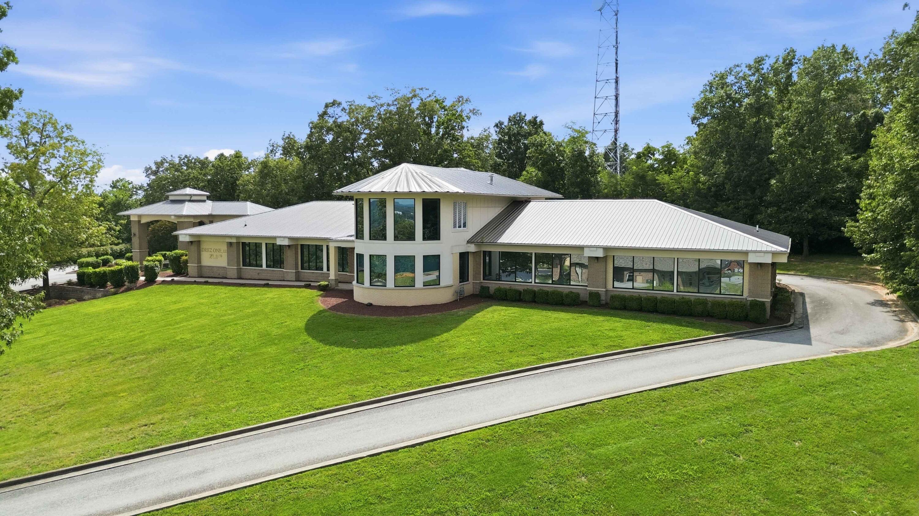 305 Medpark Drive Property Photo 4
