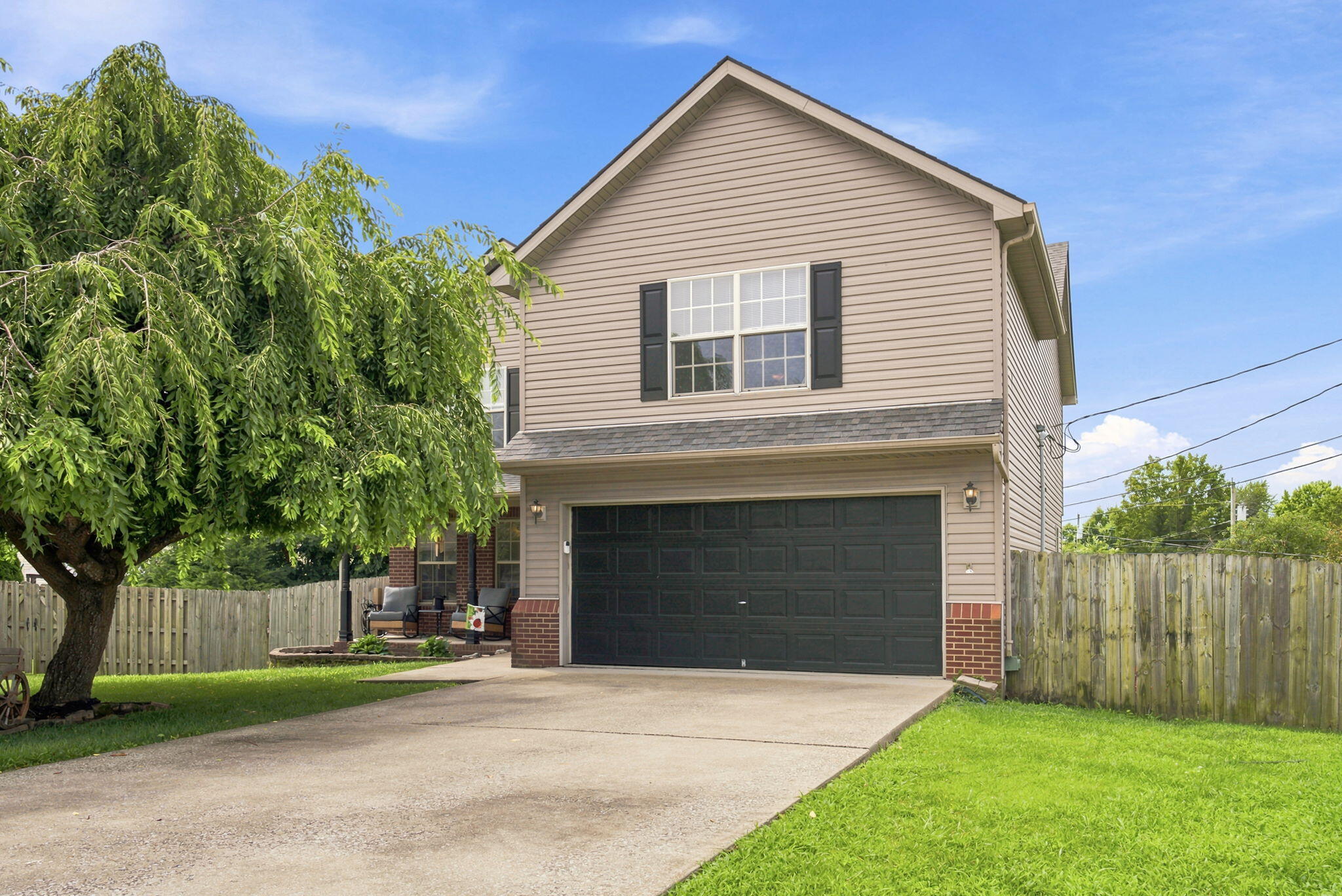 404 E Ridge Drive Property Photo 2