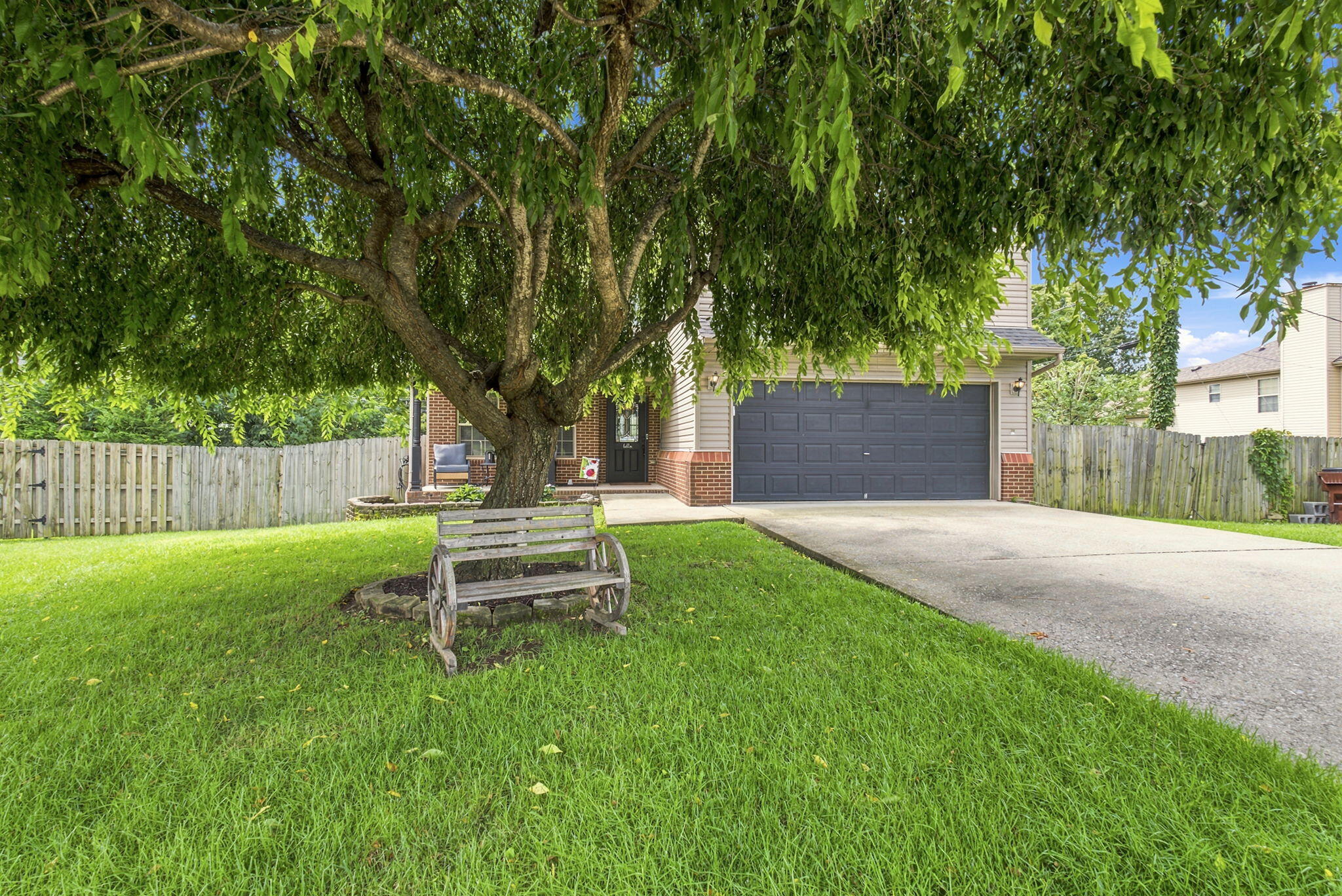 404 E Ridge Drive Property Photo 4