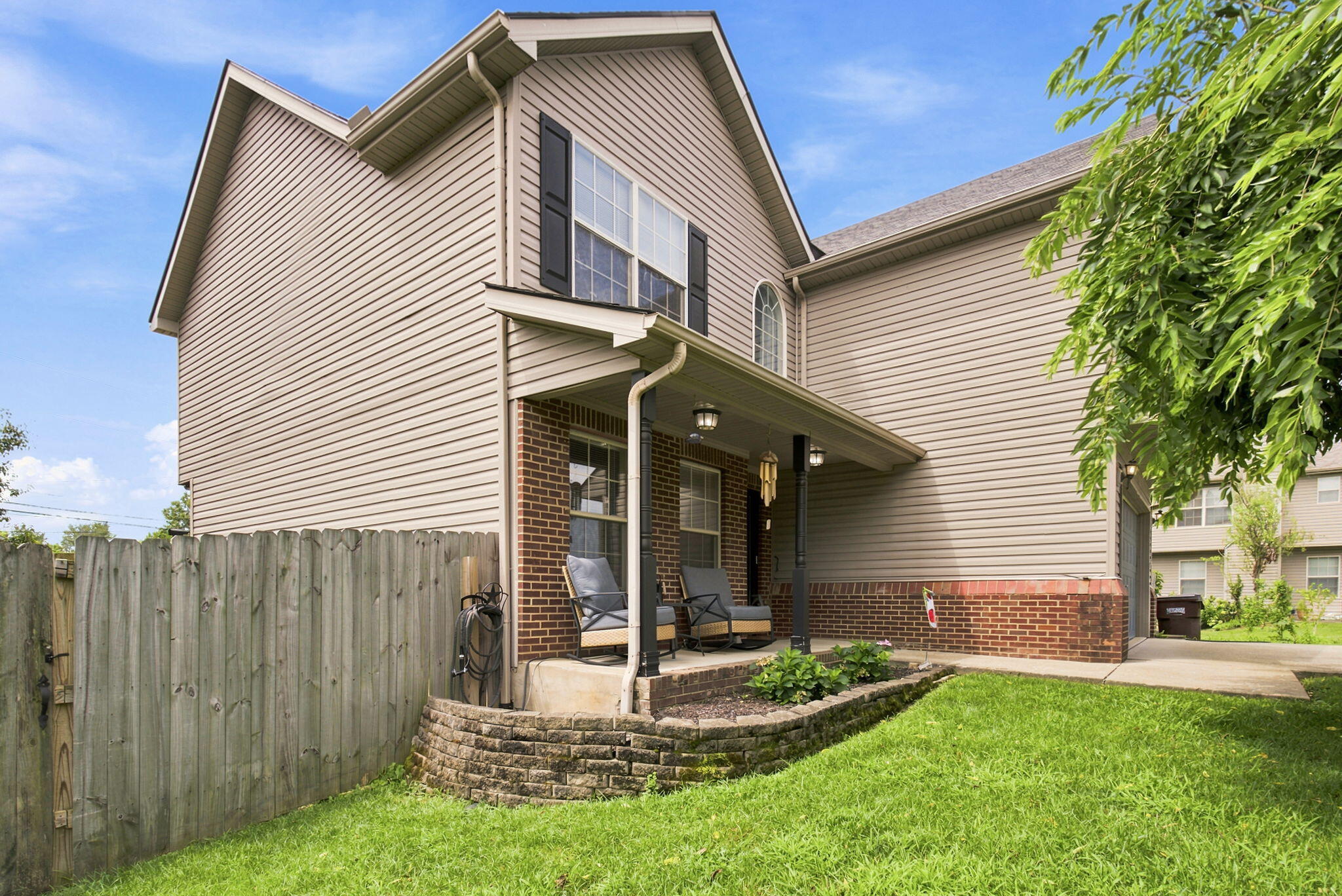 404 E Ridge Drive Property Photo 5