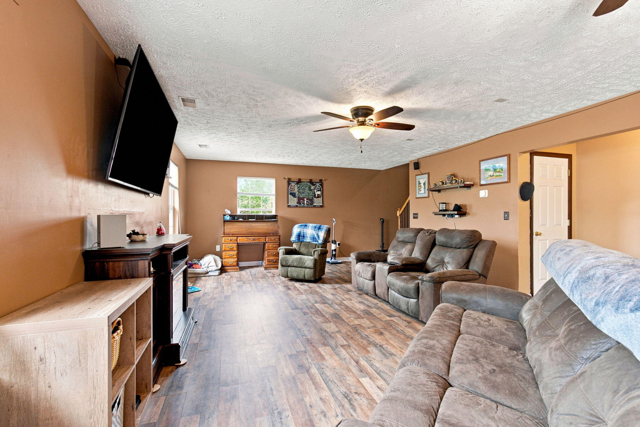 404 E Ridge Drive Property Photo 10