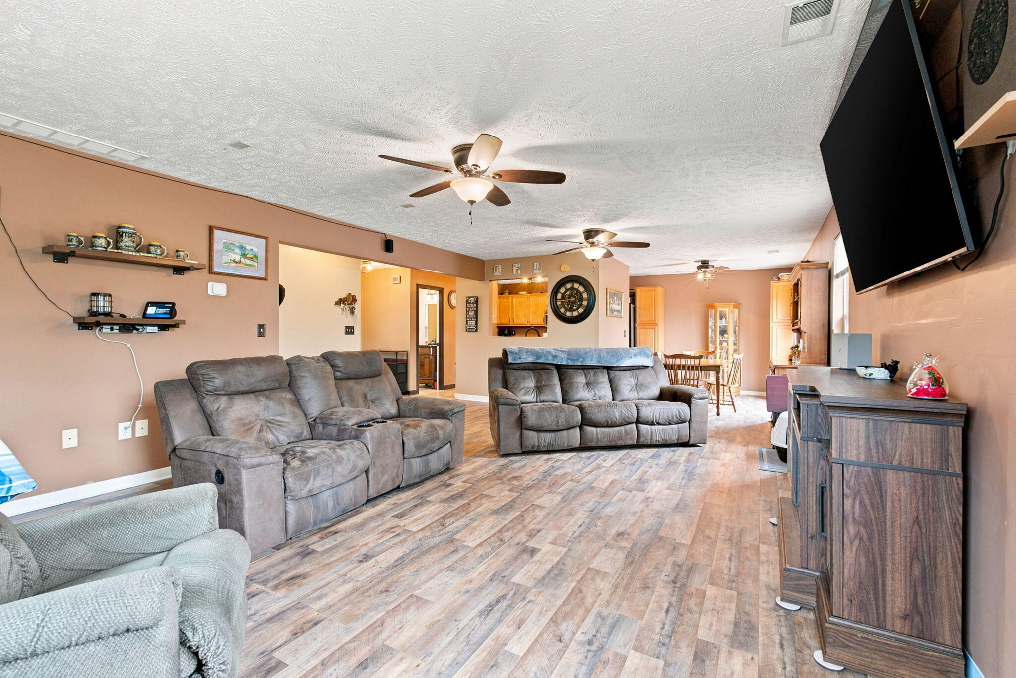 404 E Ridge Drive Property Photo 11