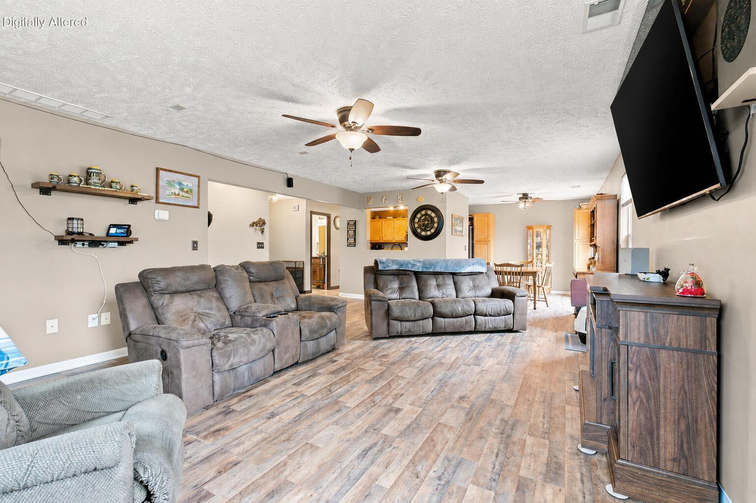 404 E Ridge Drive Property Photo 12