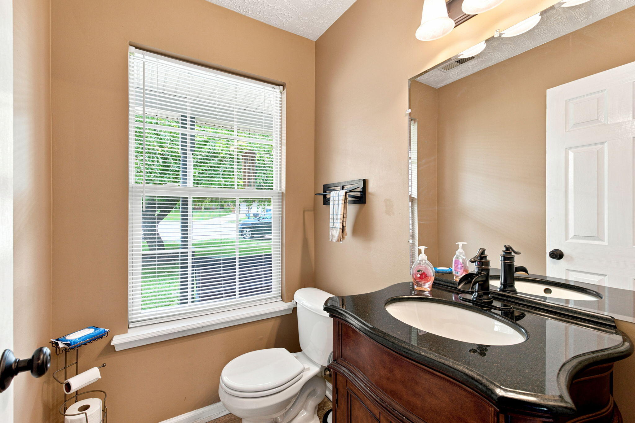 404 E Ridge Drive Property Photo 19